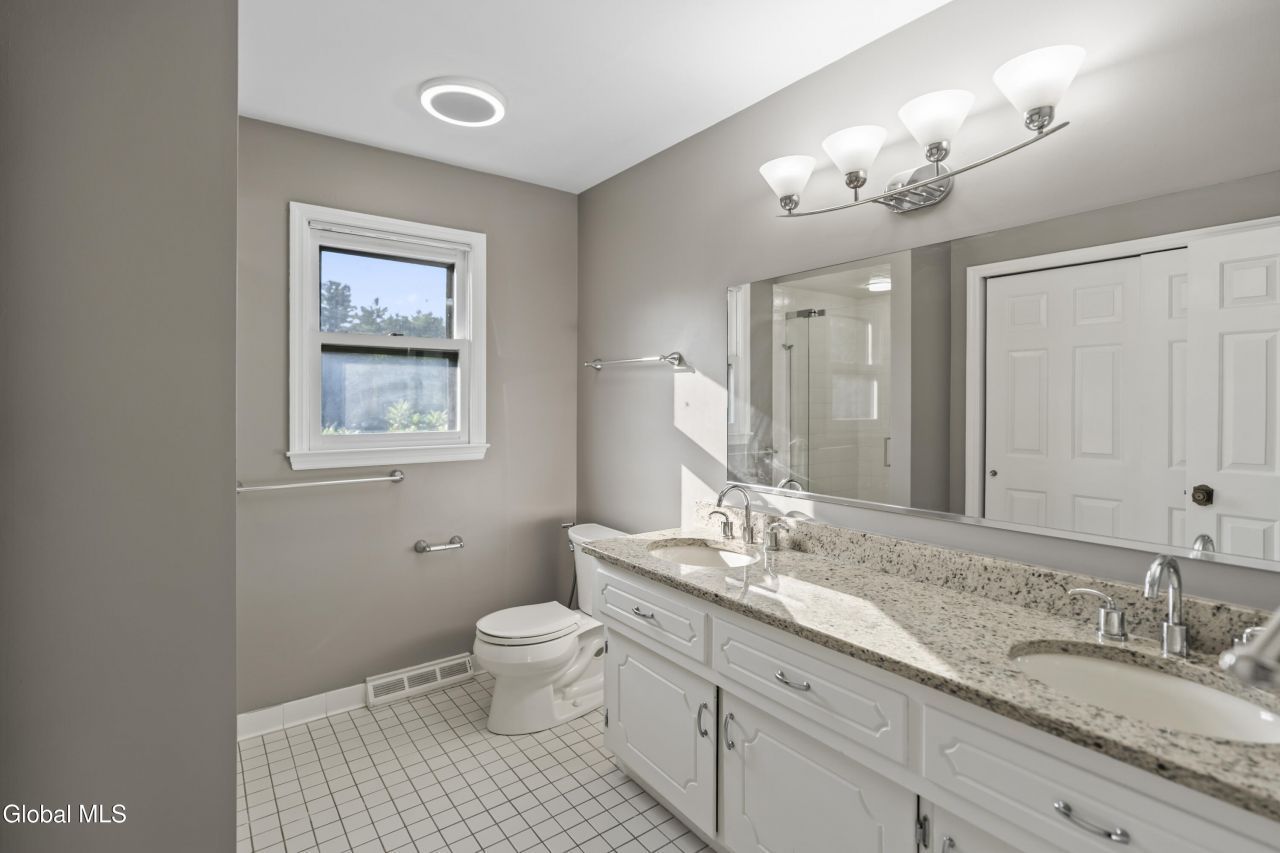 Niskayuna, New York, 12309, United States, 6 Bedrooms Bedrooms, ,4 BathroomsBathrooms,Residential,For Sale,1906999