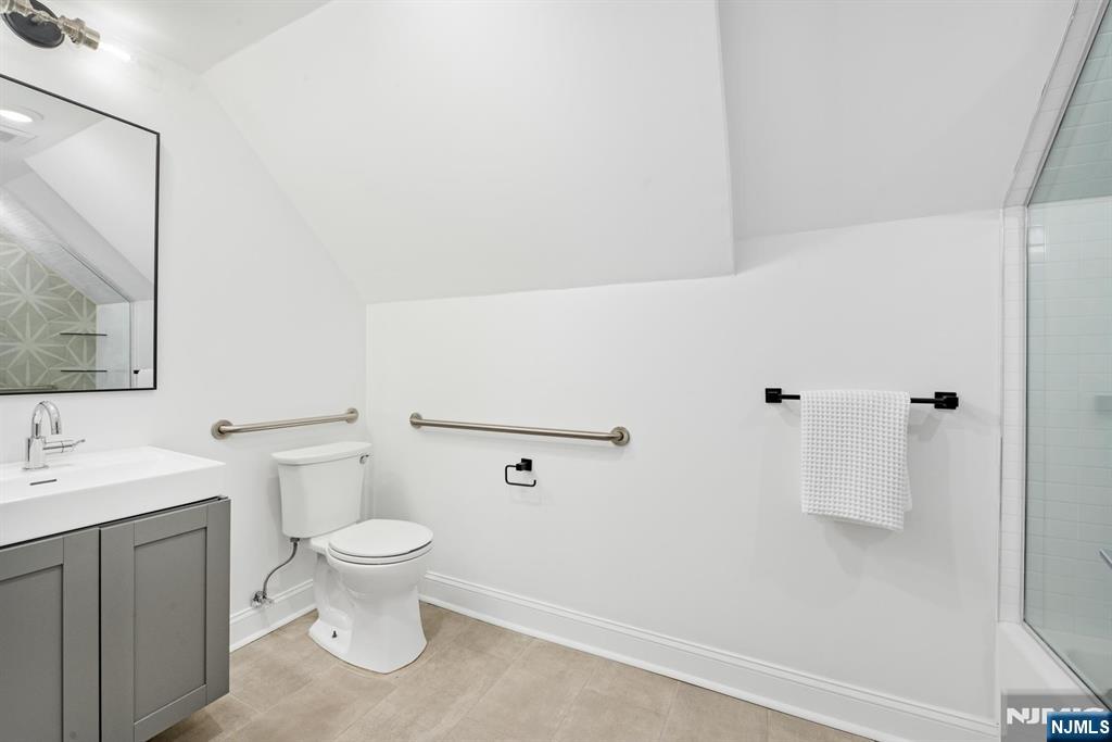 Jersey City, New Jersey, 07307, United States, 3 Bedrooms Bedrooms, ,3 BathroomsBathrooms,Residential,For Sale,1966412