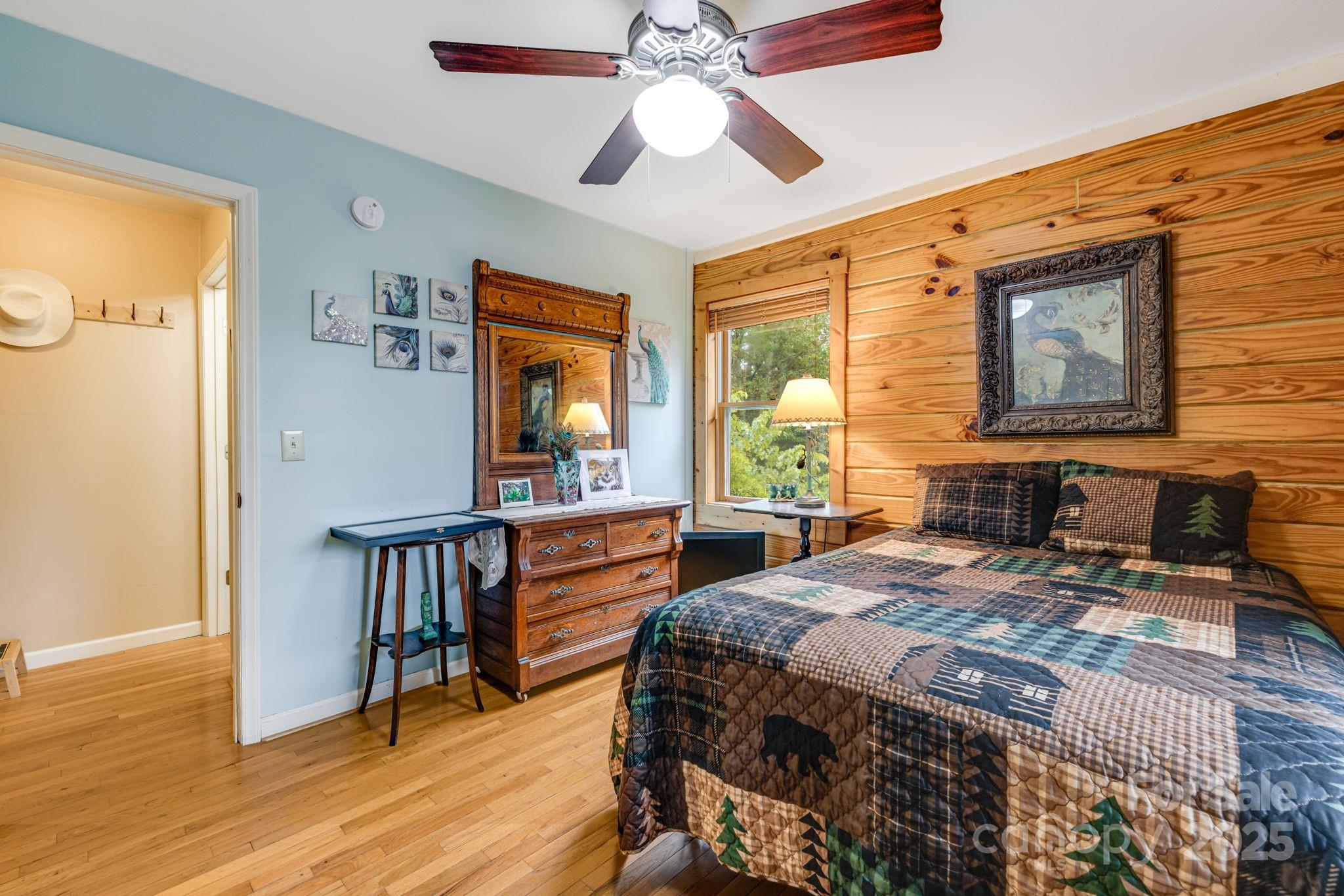 Spruce Pine, North Carolina, 28777, United States, 3 Bedrooms Bedrooms, ,3 BathroomsBathrooms,Residential,For Sale,1991683