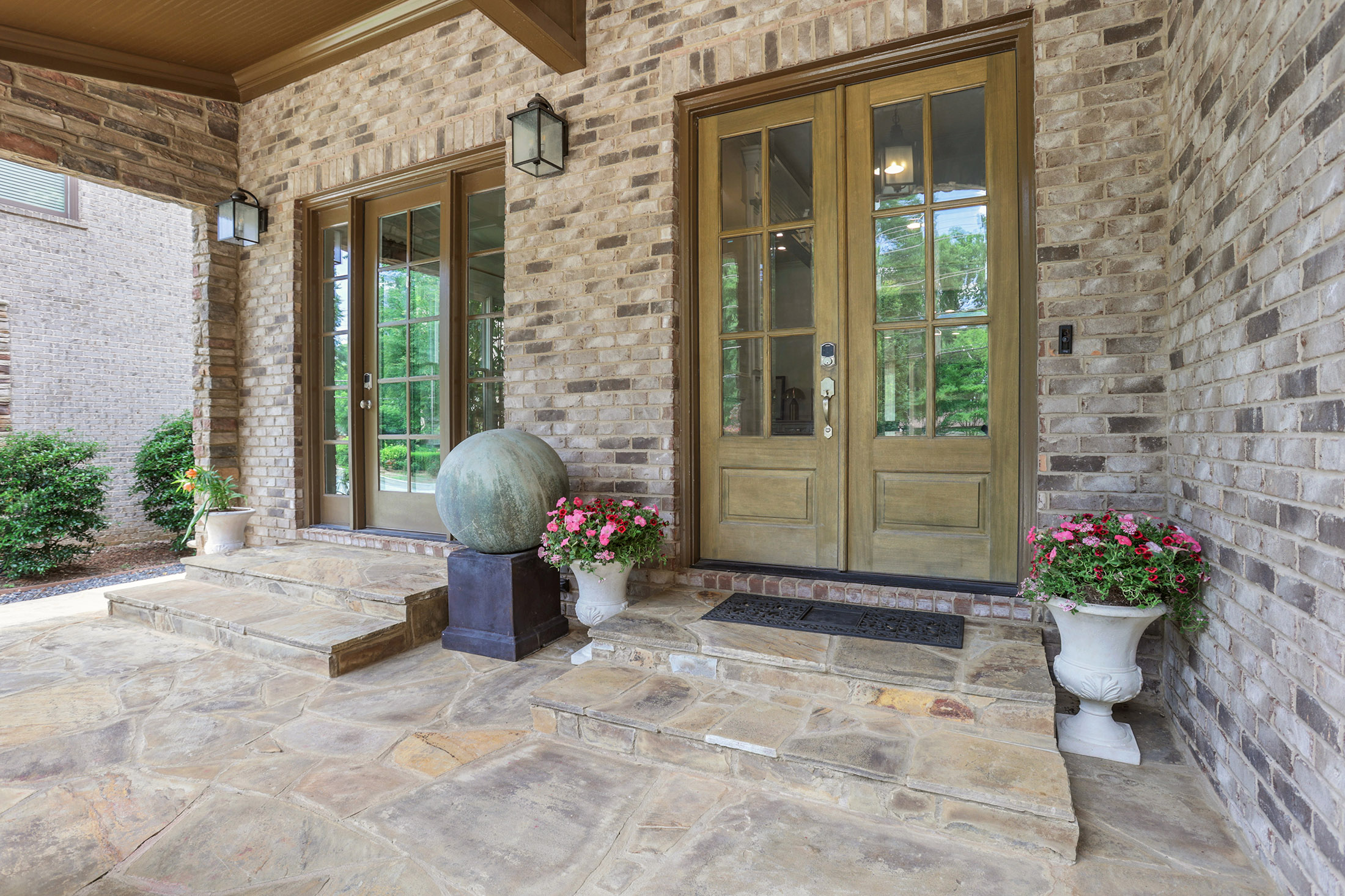  Sophisticated Brick Residence in Coveted Brookhaven Location - 物件實景