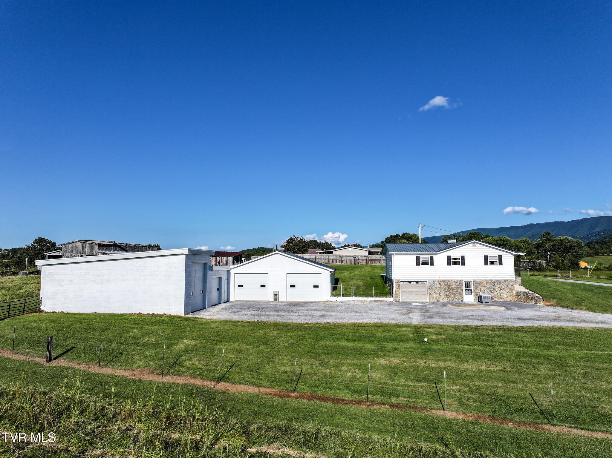 Greeneville, Tennessee, 37743, United States, 3 Bedrooms Bedrooms, ,2 BathroomsBathrooms,Residential,For Sale,1982221