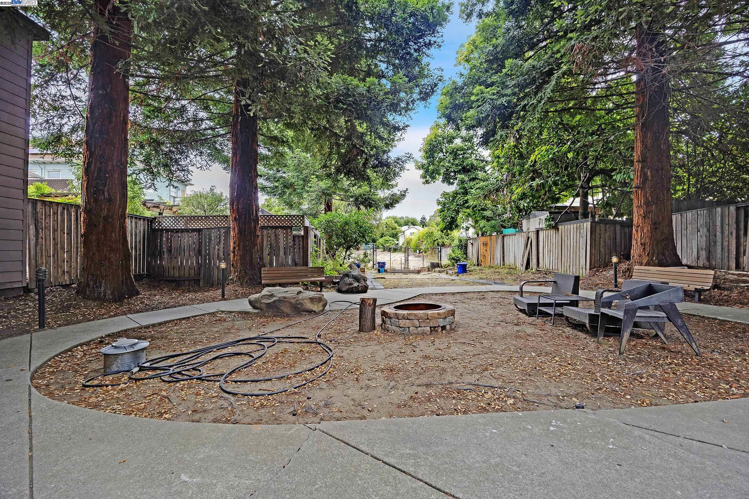 Emeryville, California, 94608, United States, 2 Bedrooms Bedrooms, ,1 BathroomBathrooms,Residential,For Sale,1907705