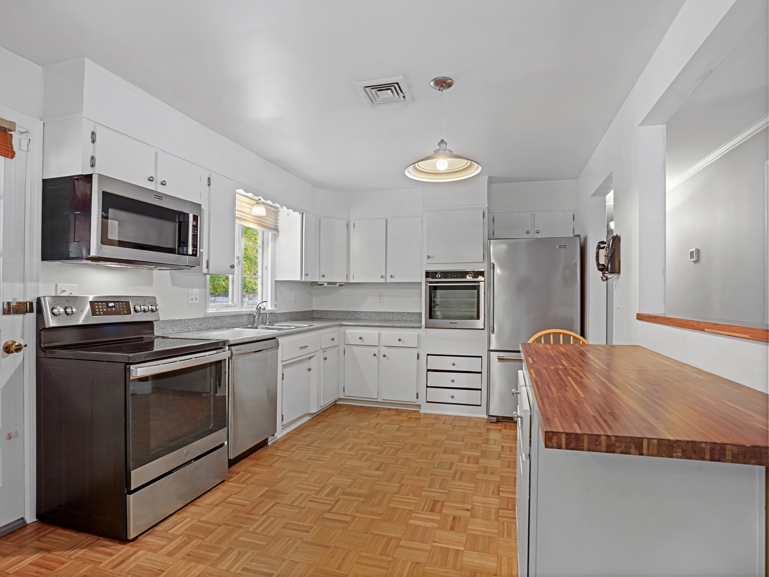 Norwalk, Connecticut, 06850, United States, 3 Bedrooms Bedrooms, ,2 BathroomsBathrooms,Residential,For Sale,1989488