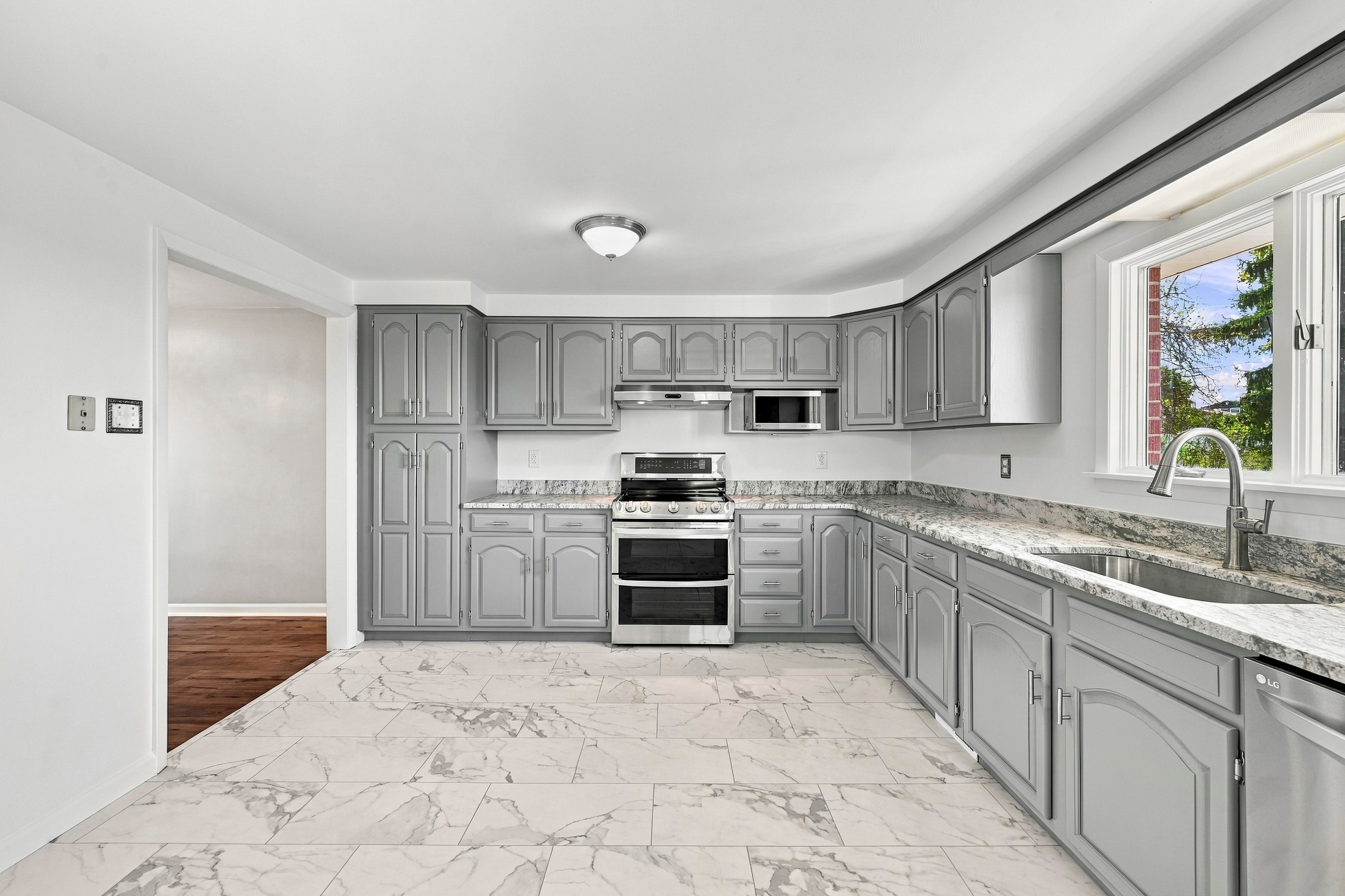  16 South Rolling Hills Avenue, Irwin, PA 15642 - 物件實景