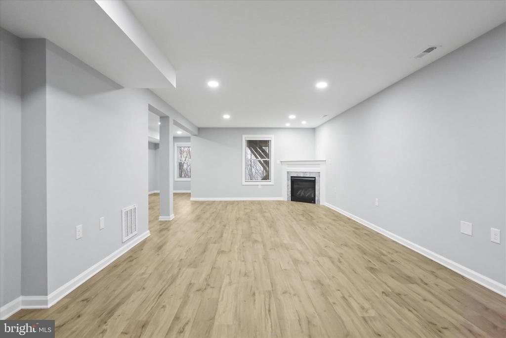 Front Royal, Virginia, 22630, United States, 3 Bedrooms Bedrooms, ,3 BathroomsBathrooms,Residential,For Sale,1996809