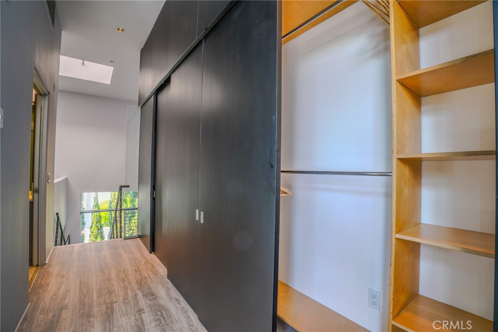 West Hollywood, California, 90046, United States, 1 Bedroom Bedrooms, ,2 BathroomsBathrooms,Residential,For Sale,1913666