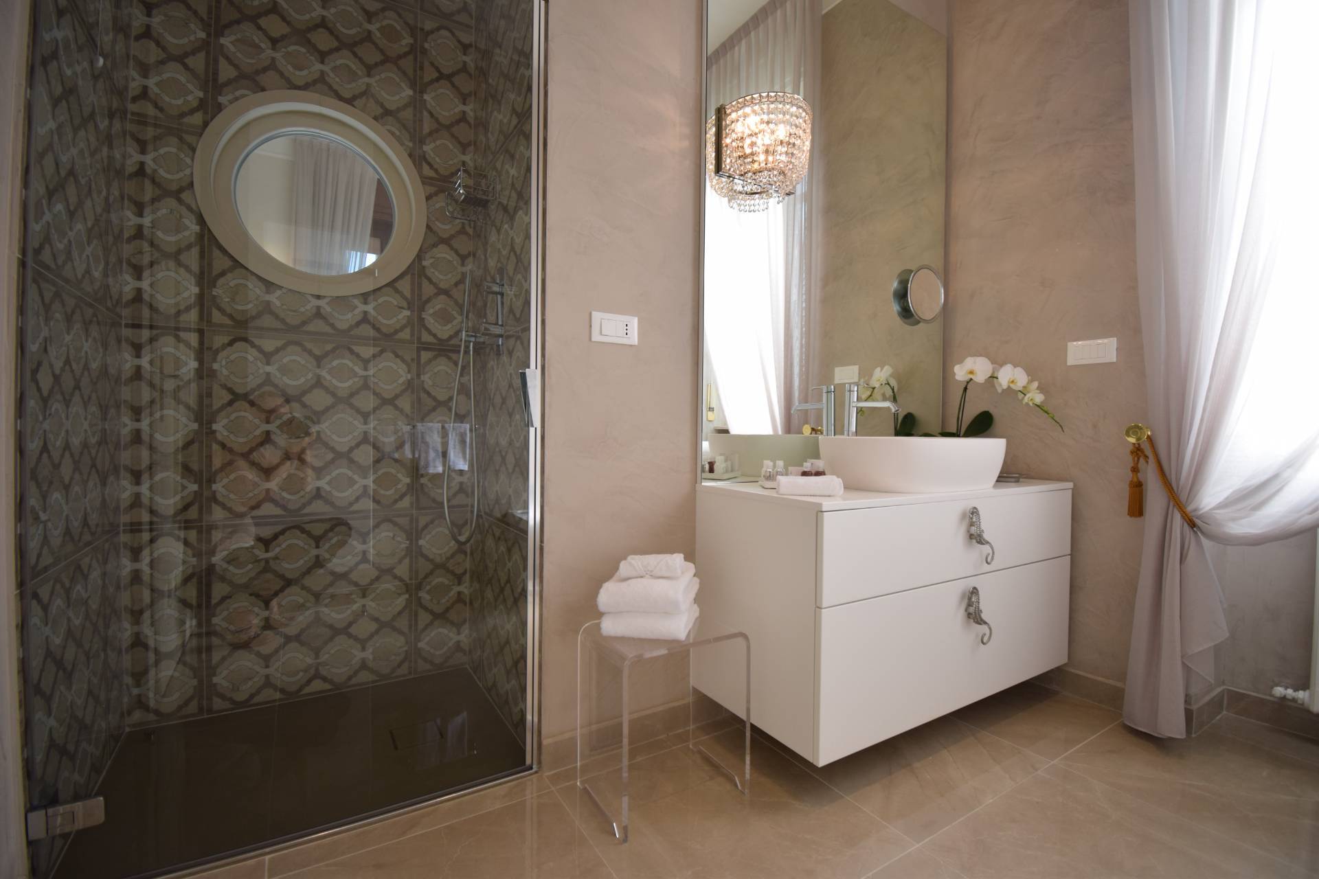 Desenzano del Garda, Brescia, 25015, IT, 4 Bedrooms Bedrooms, ,4 BathroomsBathrooms,Residential,For Sale,1826447