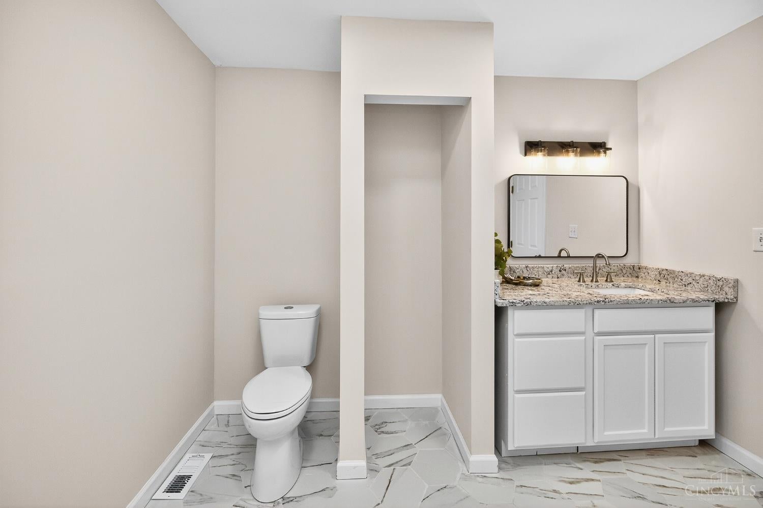 Sycamore Twp, Ohio, 45241, United States, 4 Bedrooms Bedrooms, ,4 BathroomsBathrooms,Residential,For Sale,1982774