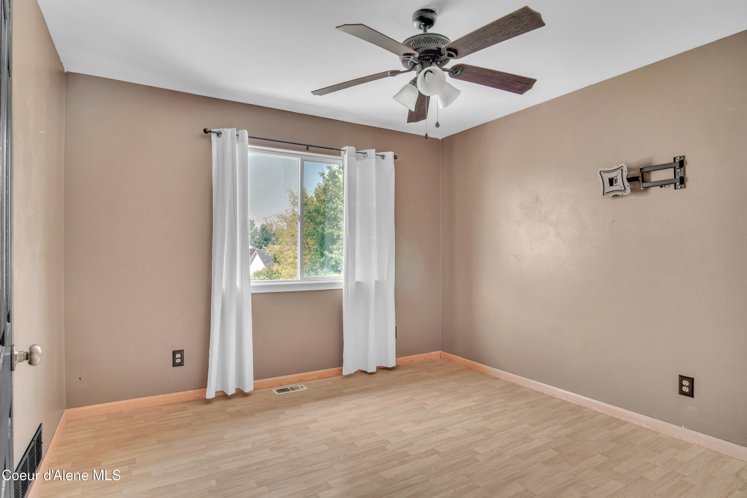 Hayden, Idaho, 83835, United States, 3 Bedrooms Bedrooms, ,3 BathroomsBathrooms,Residential,For Sale,1937119