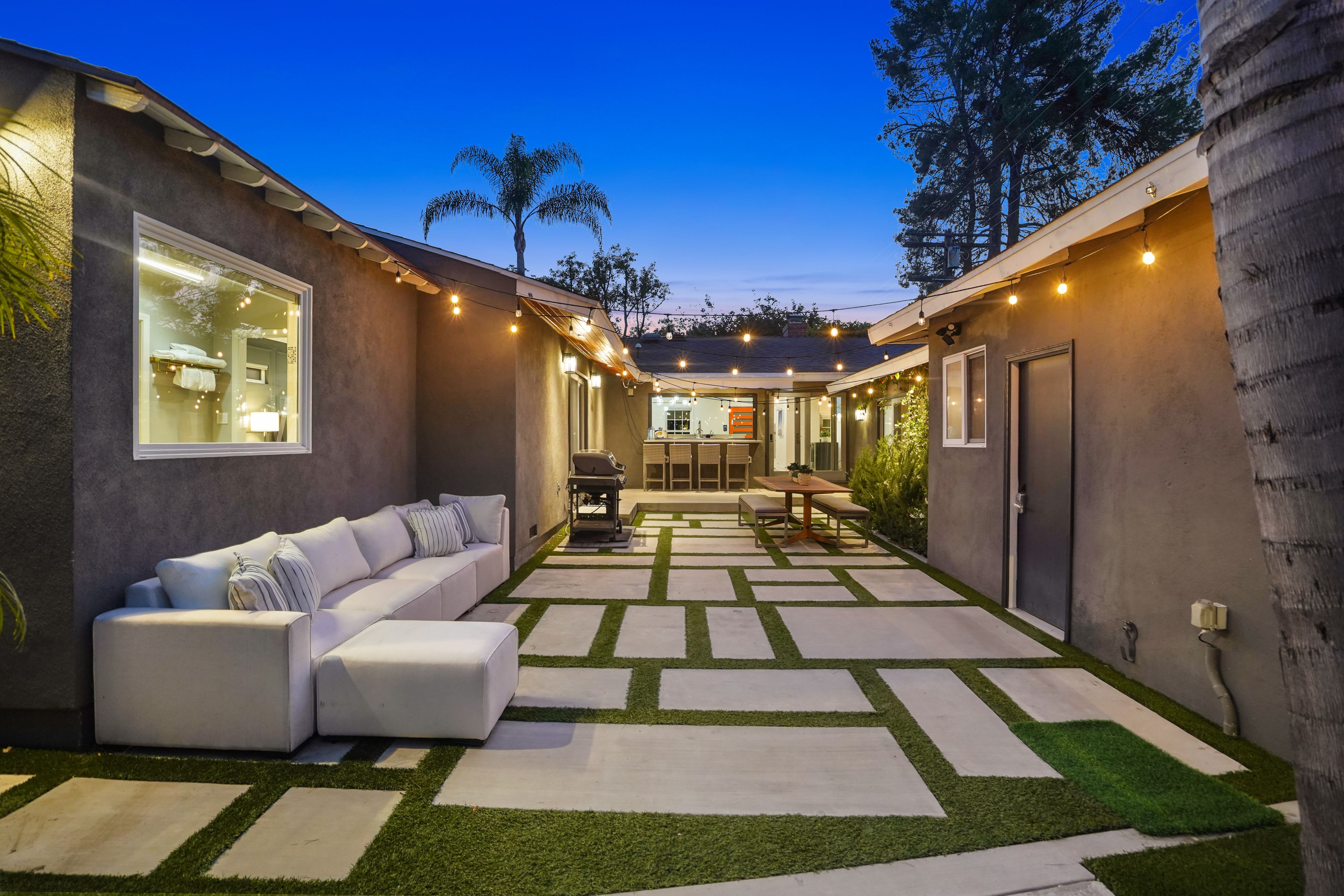  4744 Camellia Avenue - 物件實景