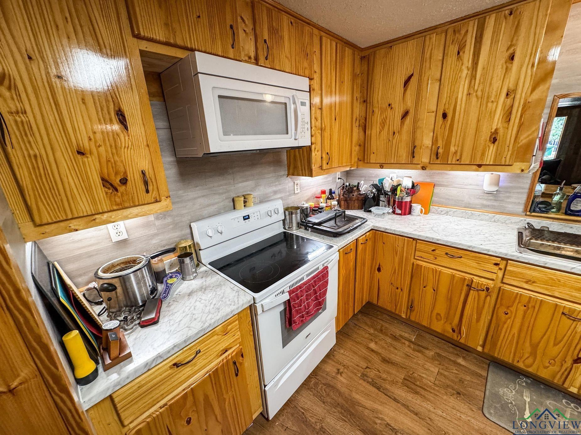 Karnack, Texas, 75661, United States, 3 Bedrooms Bedrooms, ,2 BathroomsBathrooms,Residential,For Sale,1983370