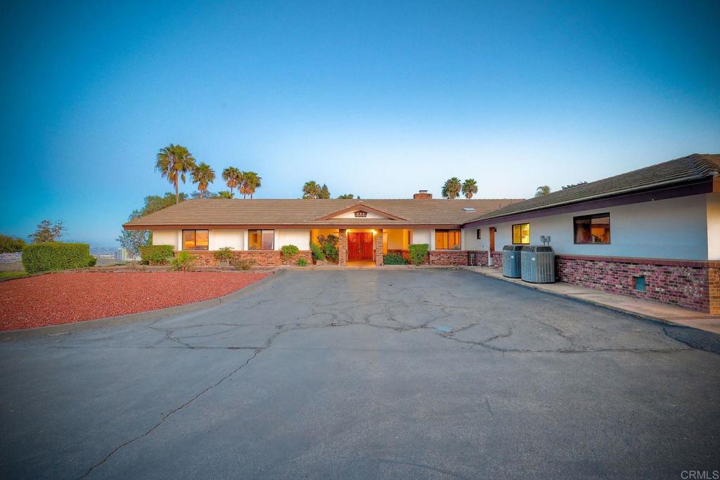 576 Camino De La Cima, San Marcos, California, 92078, United States, 5 Bedrooms Bedrooms, ,4 BathroomsBathrooms,Residential,For Sale,576 Camino De La Cima,1622114