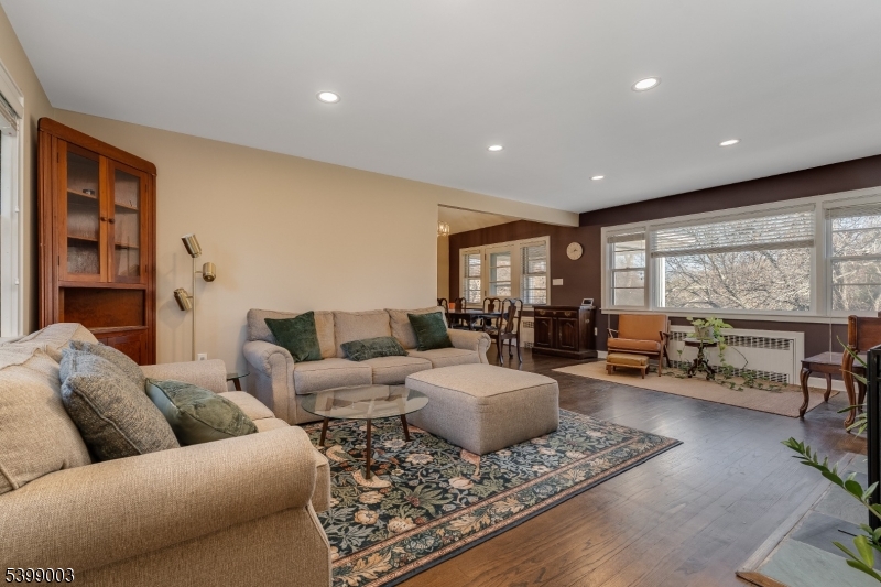 Boonton, New Jersey, 07005, United States, 3 Bedrooms Bedrooms, ,2 BathroomsBathrooms,Residential,For Sale,1998669