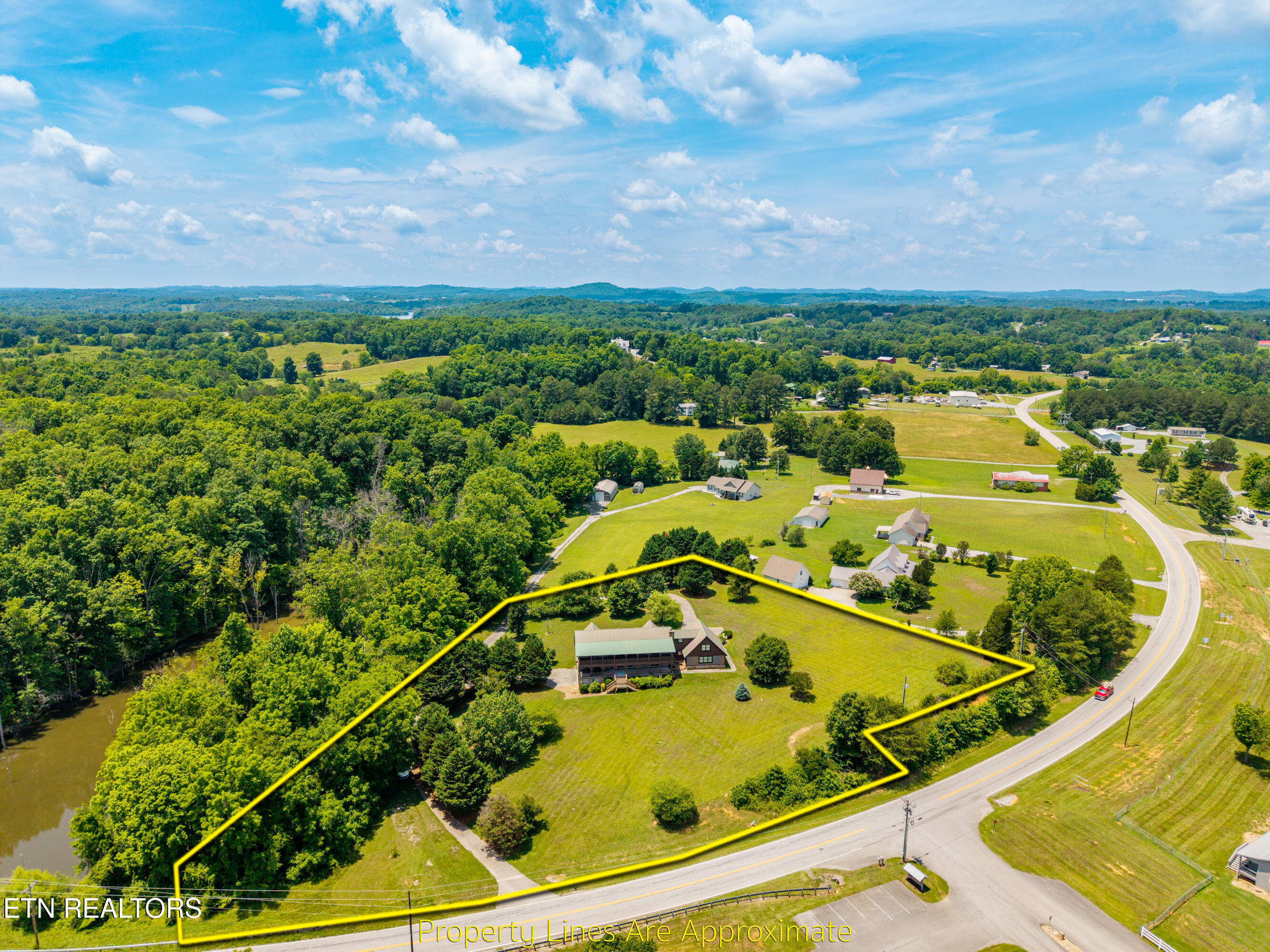 Vonore, Tennessee, 37885, United States, 3 Bedrooms Bedrooms, ,4 BathroomsBathrooms,Residential,For Sale,2048933