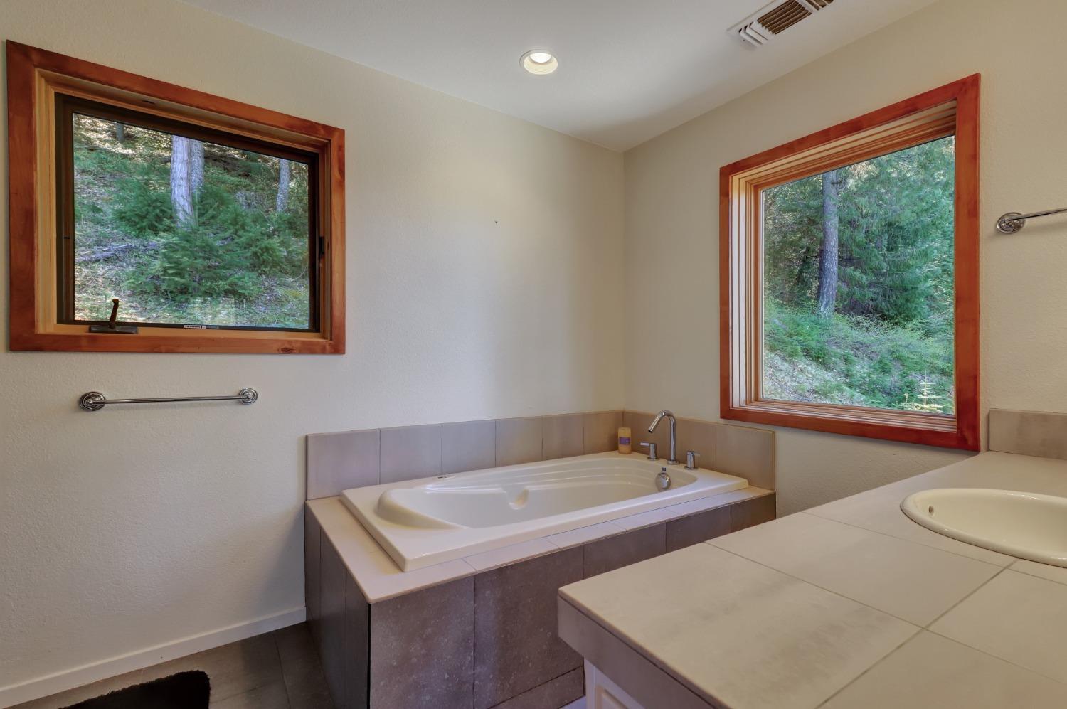 Nevada City, California, 95959, United States, 3 Bedrooms Bedrooms, ,3 BathroomsBathrooms,Residential,For Sale,1937028