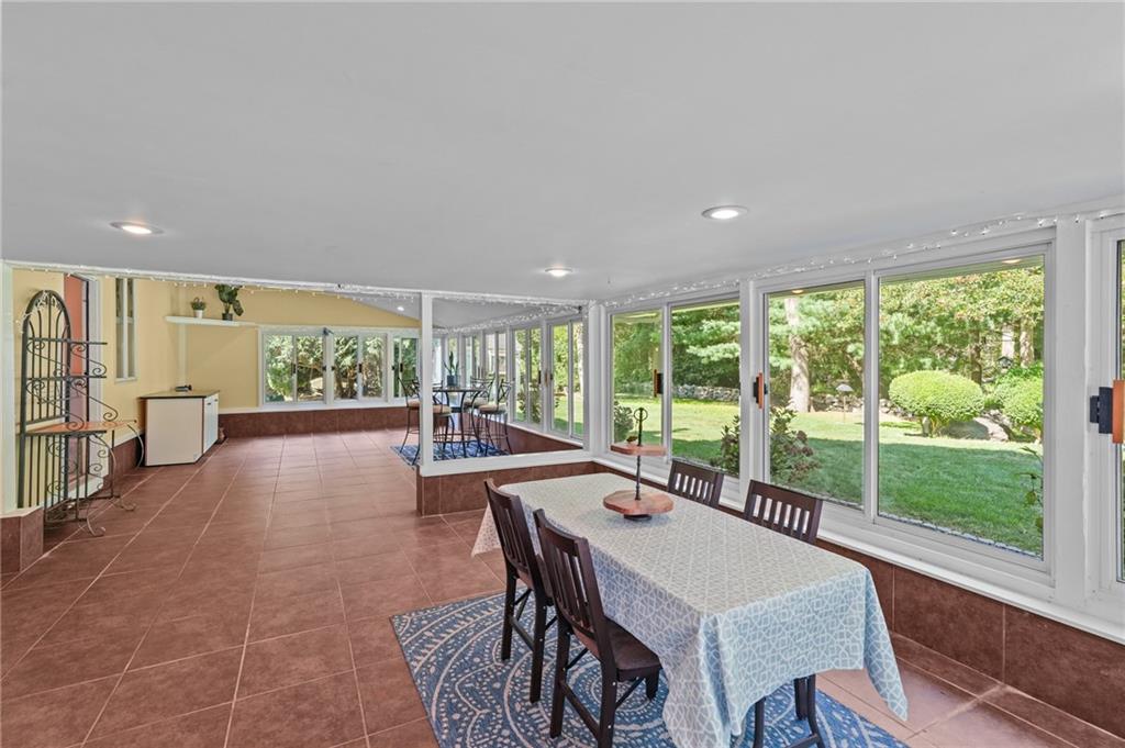 North Kingstown, Rhode Island, 02852, United States, 3 Bedrooms Bedrooms, ,4 BathroomsBathrooms,Residential,For Sale,1973997