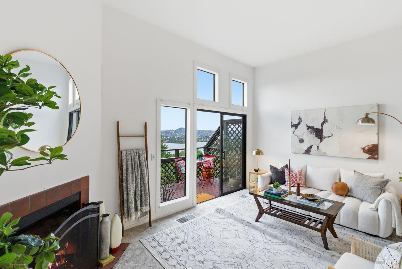 Sausalito, California, 94965, United States, 3 Bedrooms Bedrooms, ,3 BathroomsBathrooms,Residential,For Sale,1990897