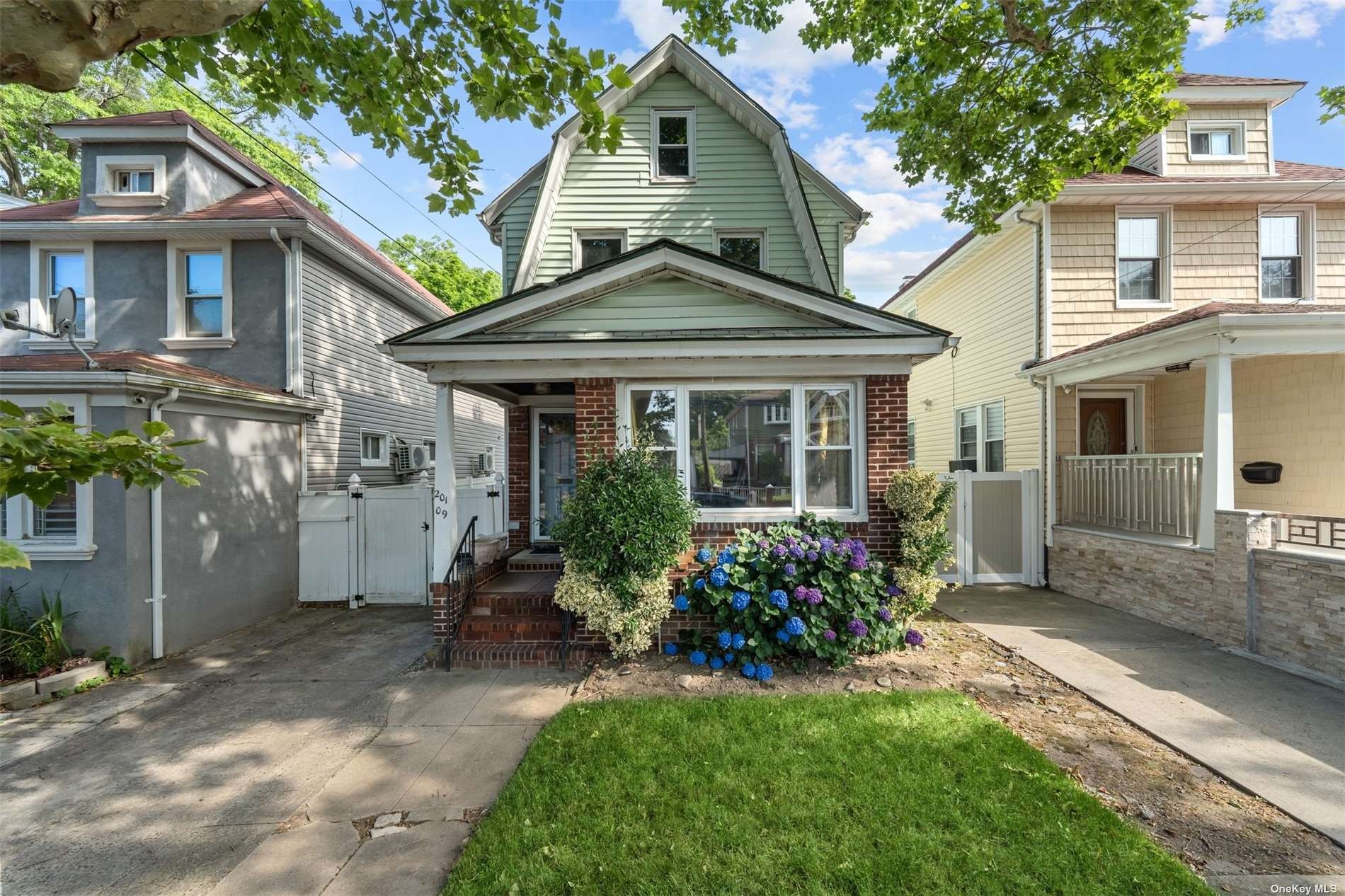 Hollis, New York, 11423, United States, 3 Bedrooms Bedrooms, ,2 BathroomsBathrooms,Residential,For Sale,1931639
