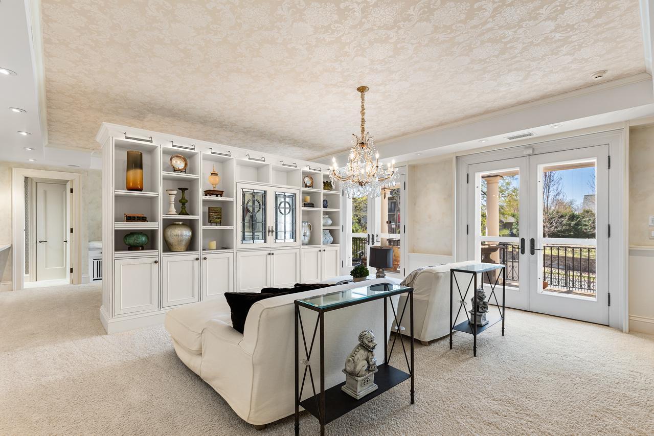 Minneapolis, Minnesota, 55405, United States, 4 Bedrooms Bedrooms, ,4 BathroomsBathrooms,Residential,For Sale,1821266