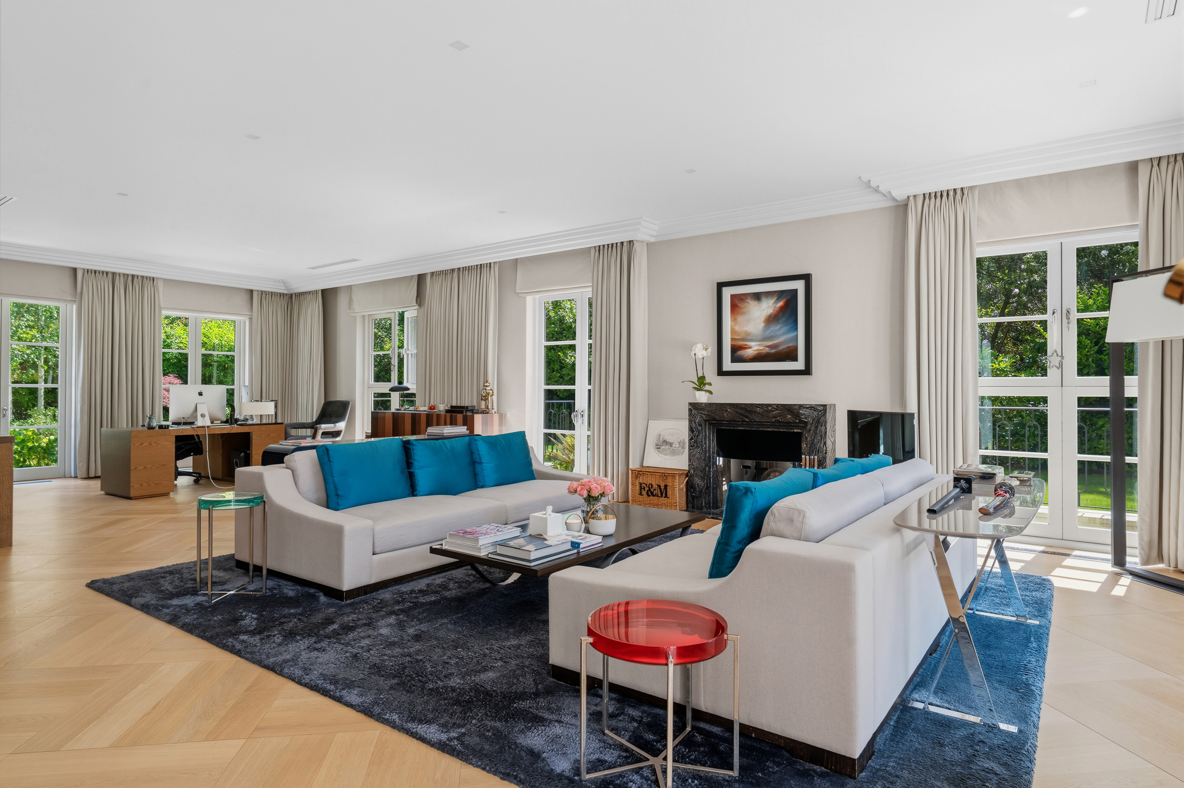 Grand Proportions and Private Gardens on the Wentworth Estate - 物件實景