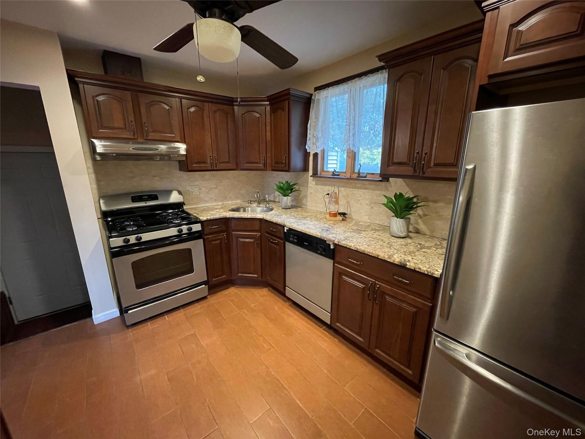 North Babylon, New York, 11703, United States, 3 Bedrooms Bedrooms, ,1 BathroomBathrooms,Residential,For Sale,1990233