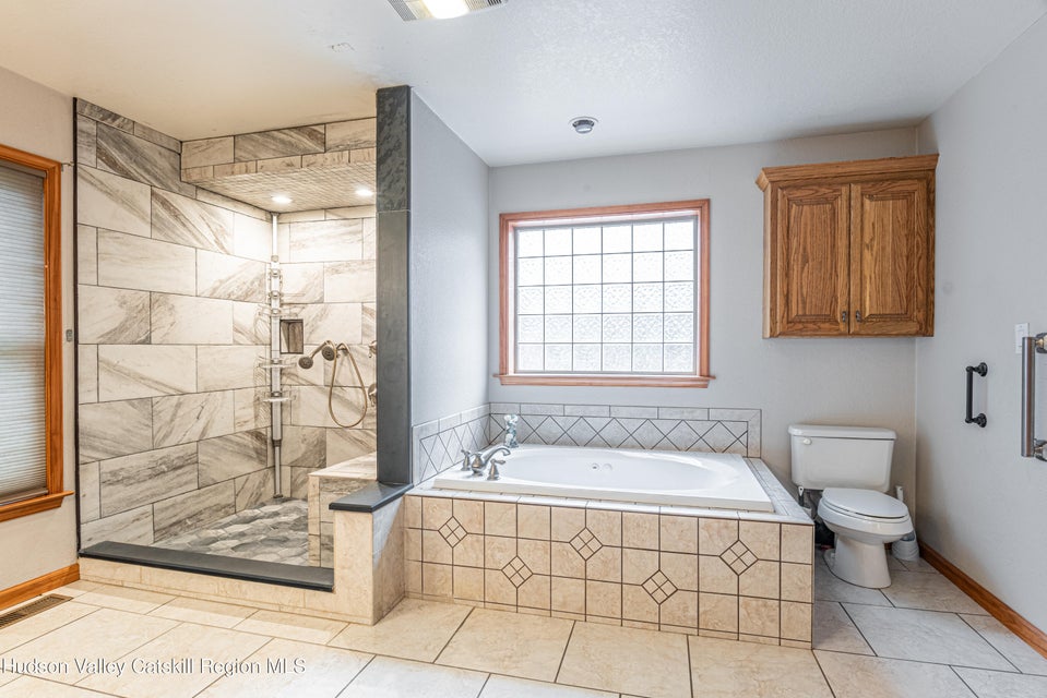 Saugerties, New York, 12477, United States, 4 Bedrooms Bedrooms, ,4 BathroomsBathrooms,Residential,For Sale,1928425