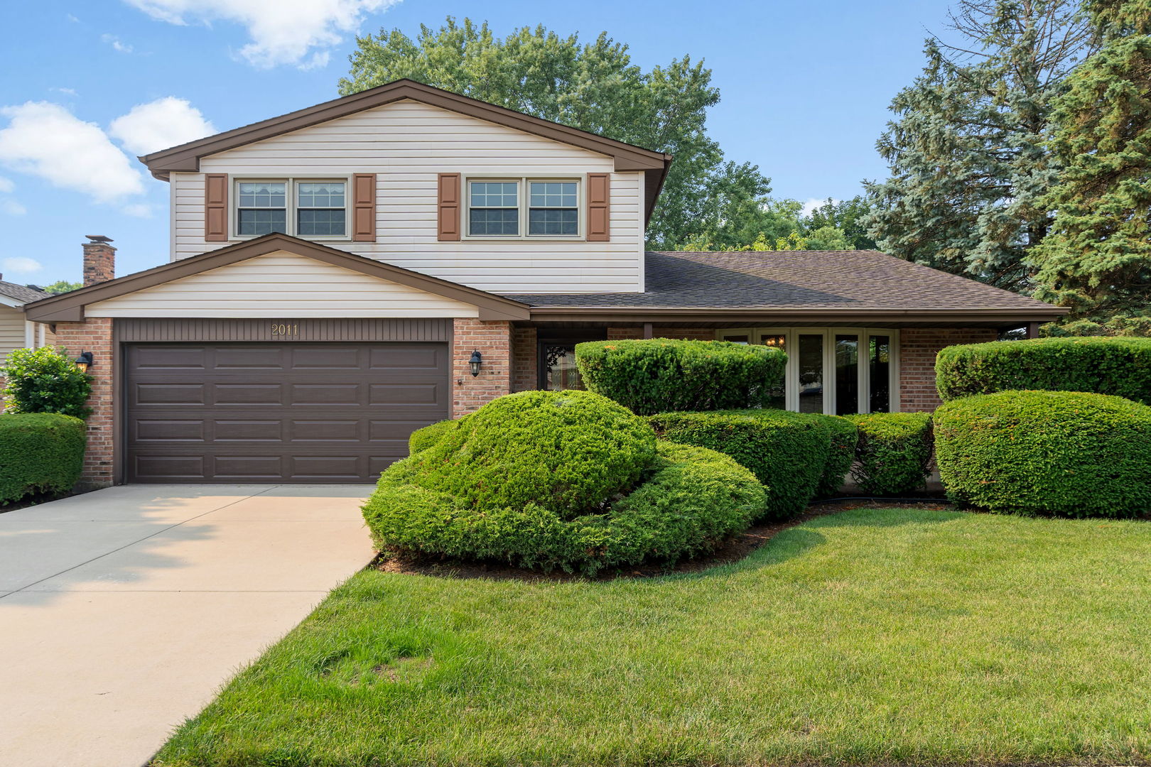 Arlington Heights, Illinois, 60004, United States, 3 Bedrooms Bedrooms, ,3 BathroomsBathrooms,Residential,For Sale,1939411