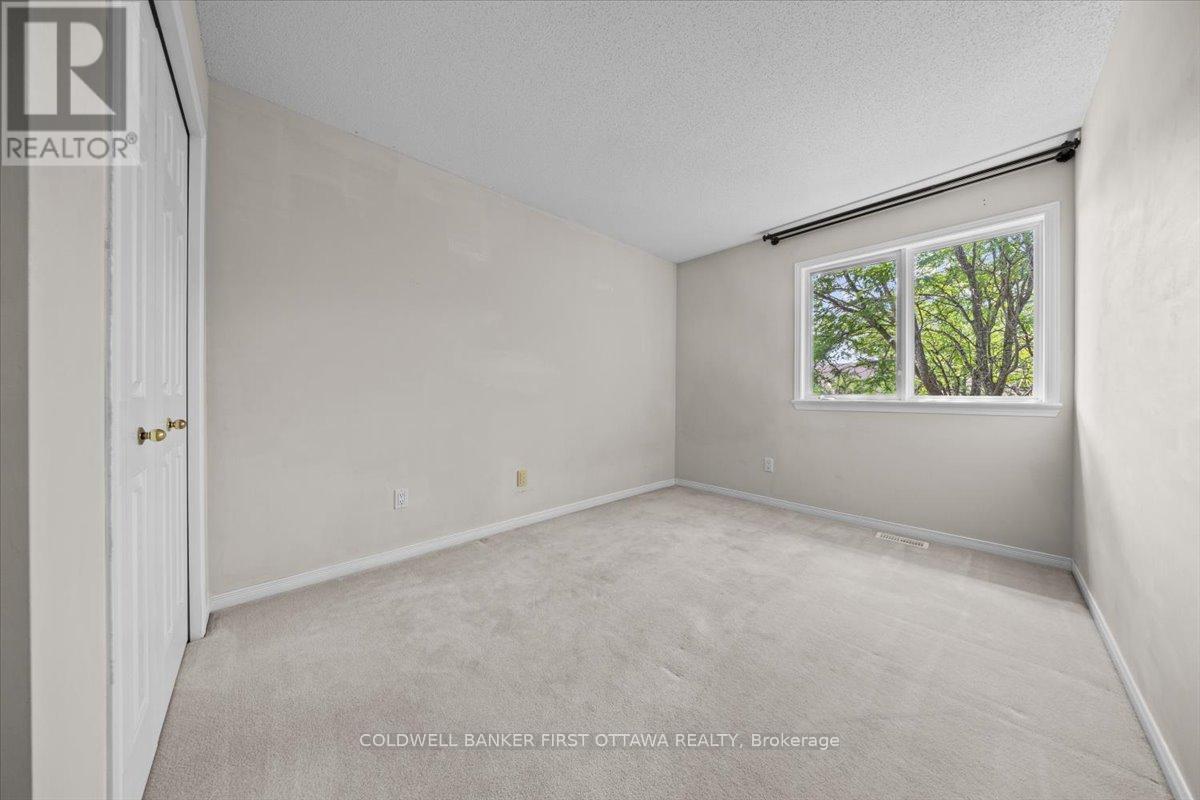 OTTAWA, Ontario, K1J 1J2, CA, 3 Bedrooms Bedrooms, ,1 BathroomBathrooms,Residential,For Sale,1903648
