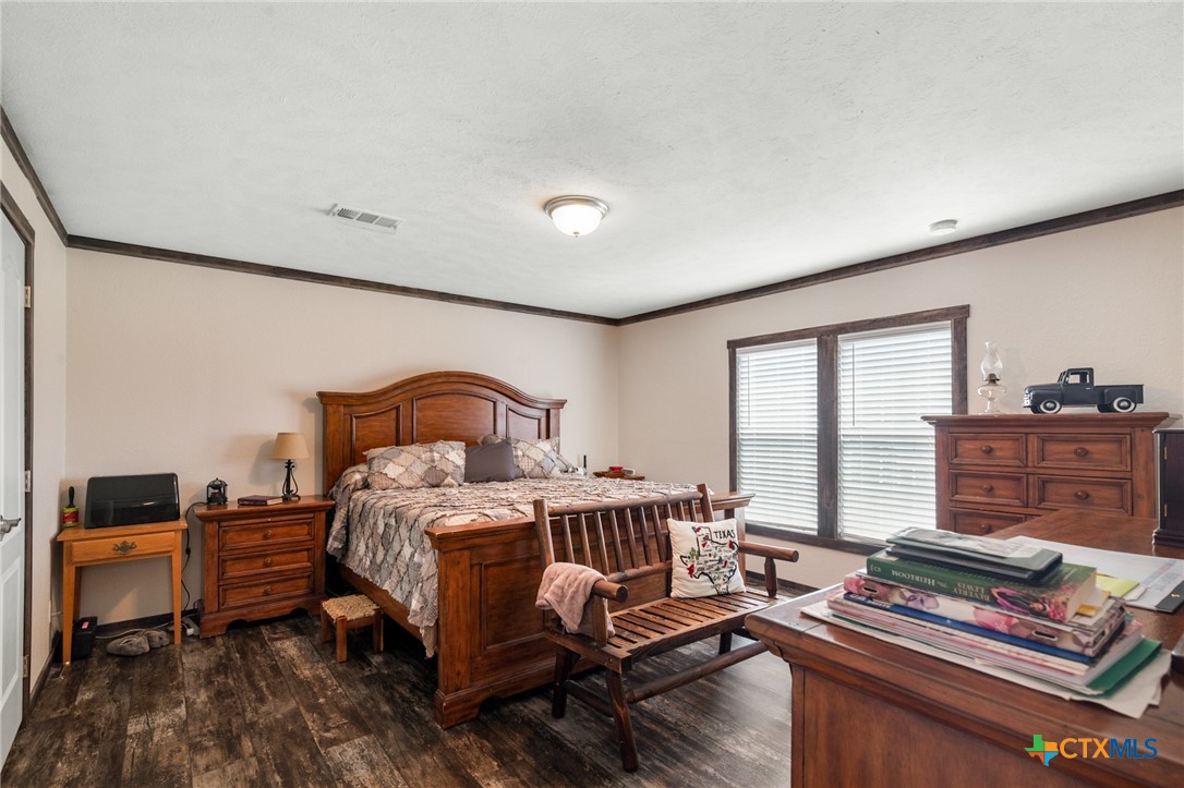 Hallettsville, Texas, 77964, United States, 4 Bedrooms Bedrooms, ,3 BathroomsBathrooms,Residential,For Sale,1988312