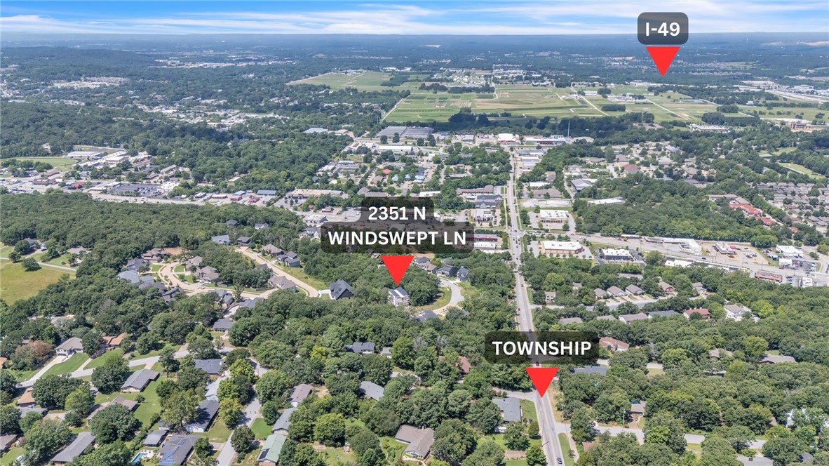 Fayetteville, Arkansas, 72703, United States, 4 Bedrooms Bedrooms, ,5 BathroomsBathrooms,Residential,For Sale,1902813