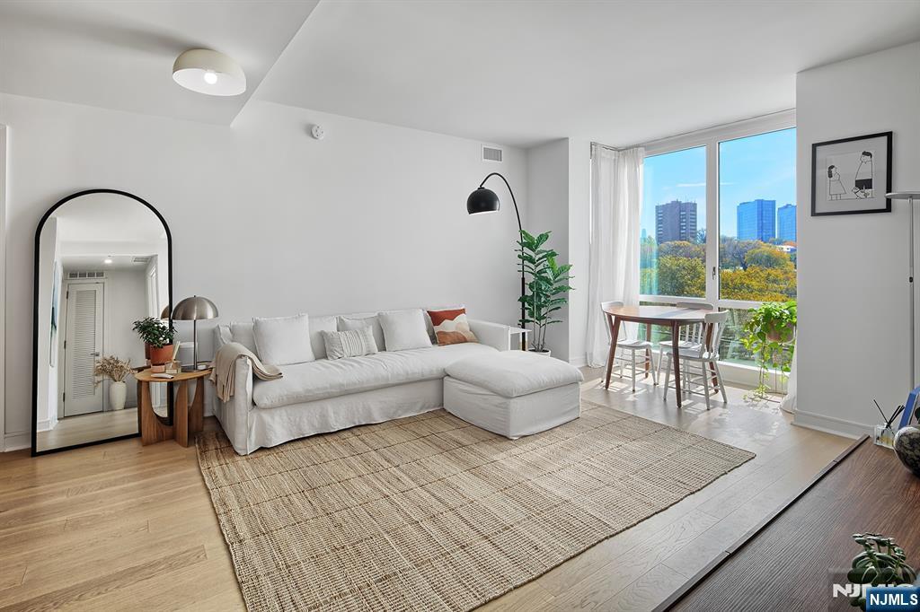 Hoboken, New Jersey, 07030, United States, 2 Bedrooms Bedrooms, ,2 BathroomsBathrooms,Residential,For Sale,1992140