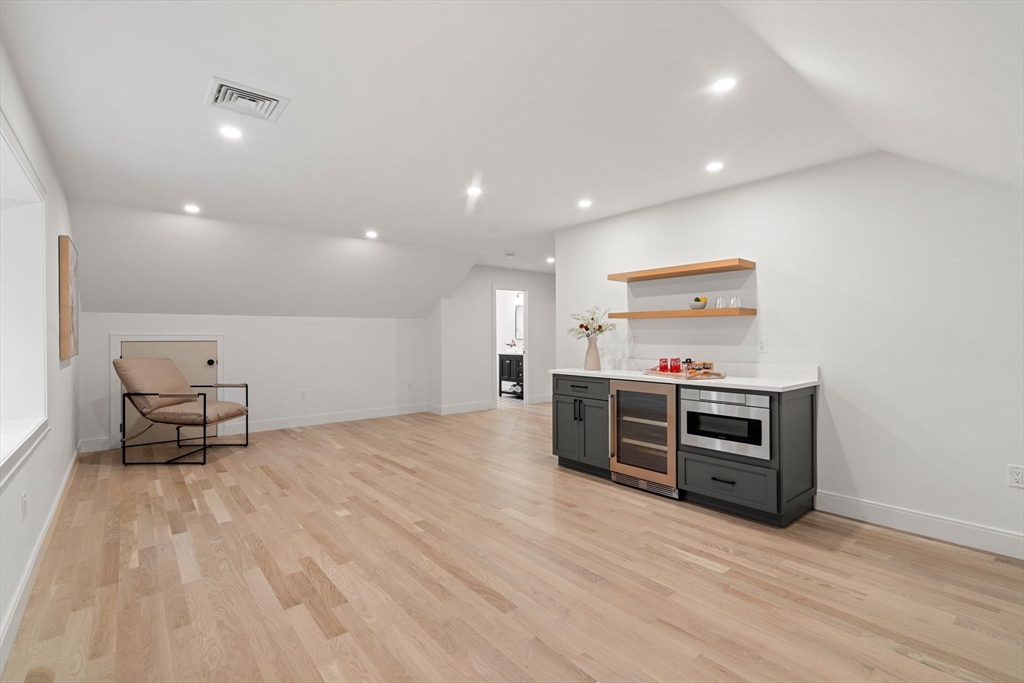 Reading, Massachusetts, 01867, United States, 4 Bedrooms Bedrooms, ,5 BathroomsBathrooms,Residential,For Sale,1988316