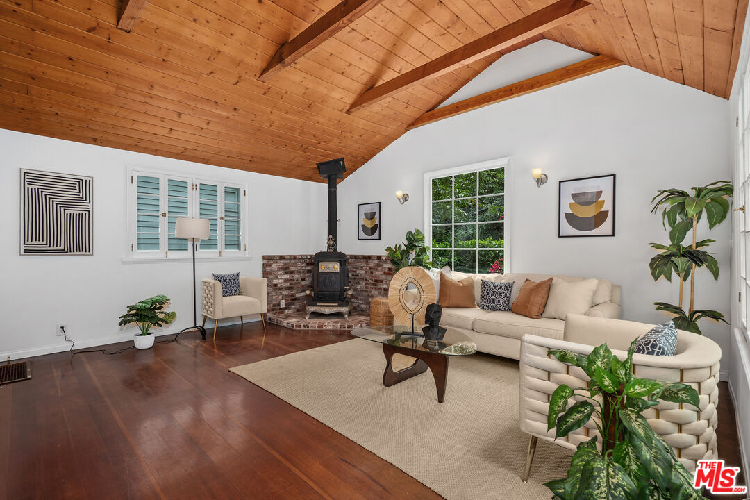 Los Angeles, California, 90077, United States, 2 Bedrooms Bedrooms, ,1 BathroomBathrooms,Residential,For Sale,1938648