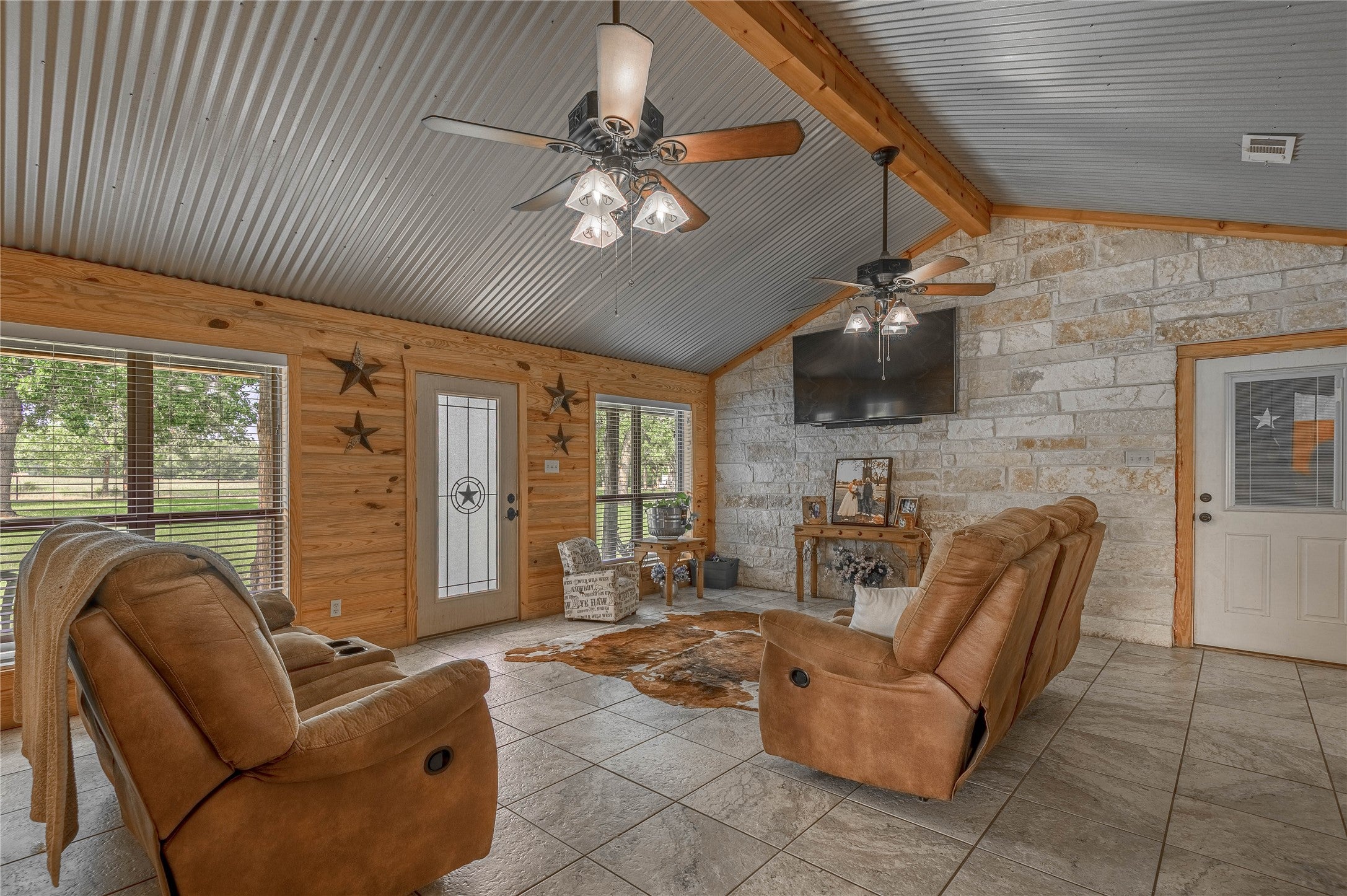 Kennard, Texas, 75847, United States, 3 Bedrooms Bedrooms, ,2 BathroomsBathrooms,Residential,For Sale,1828571