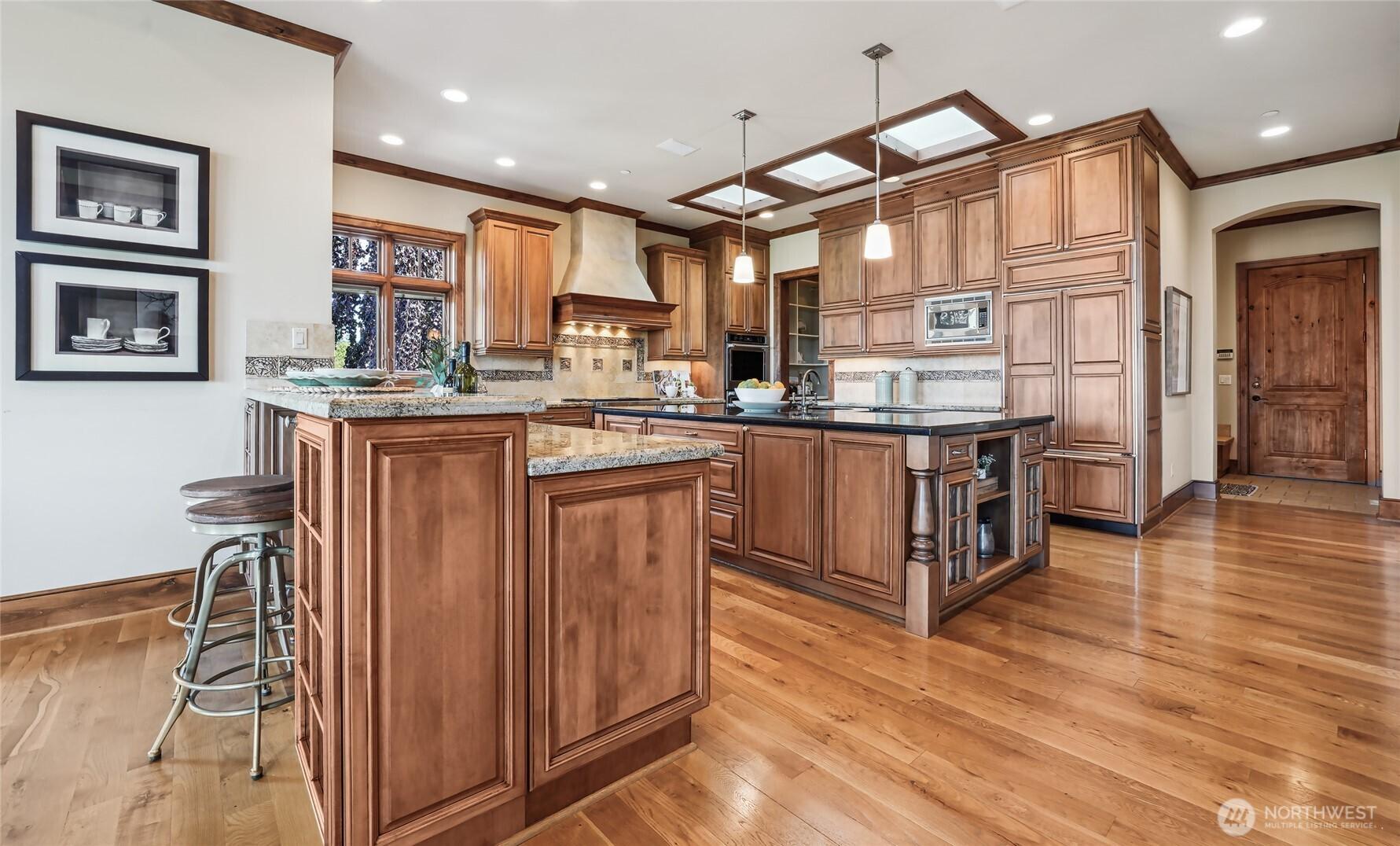 BELLEVUE, Washington, 98006, United States, 4 Bedrooms Bedrooms, ,6 BathroomsBathrooms,Residential,For Sale,1876137