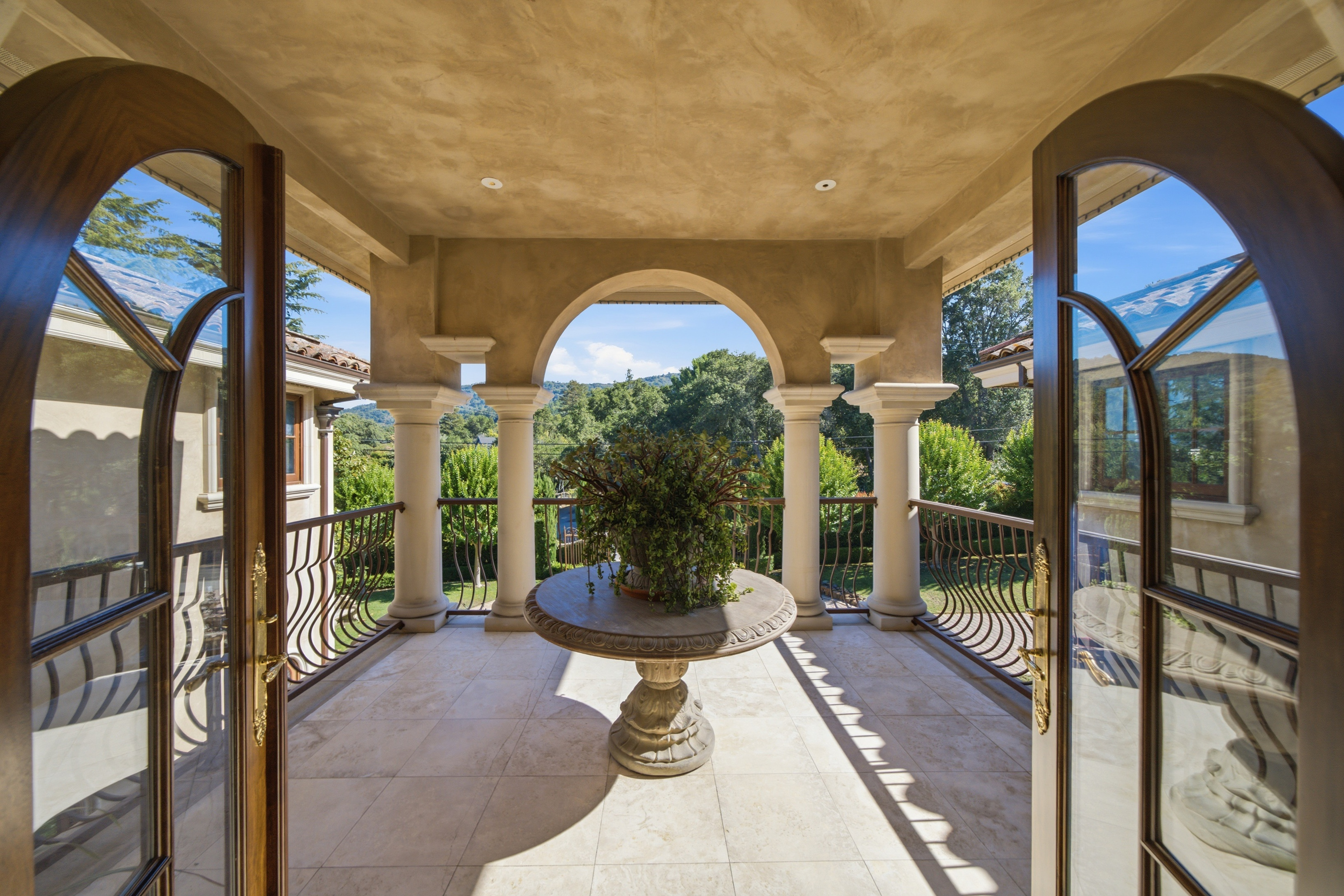  An Entertainer’s Estate with Exceptional Bay Views - 物件實景