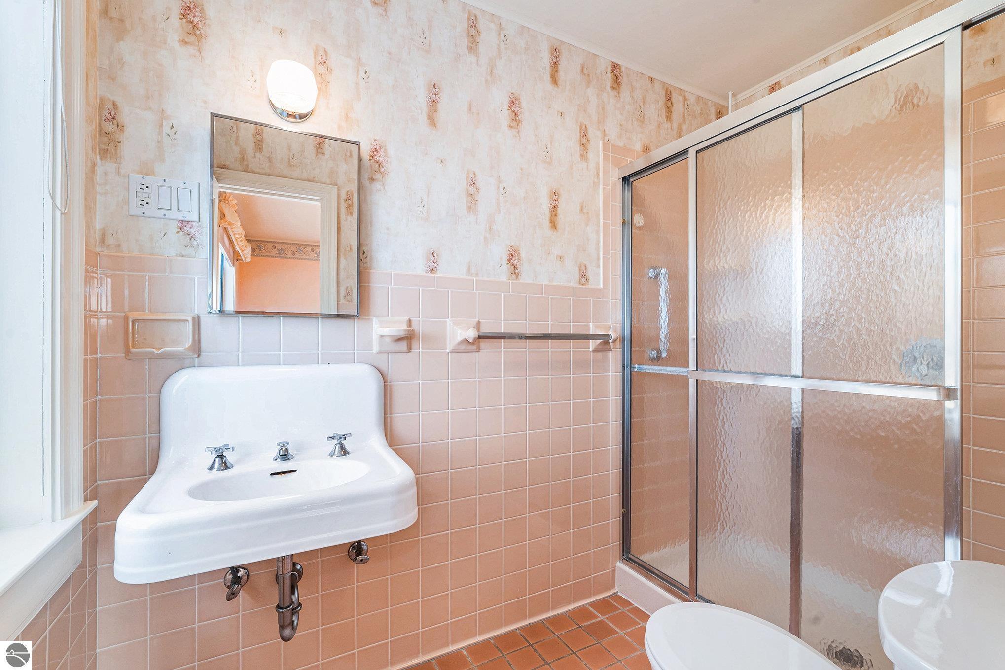 Frankfort, Michigan, 49635-9746, United States, 7 Bedrooms Bedrooms, ,5 BathroomsBathrooms,Residential,For Sale,1975140