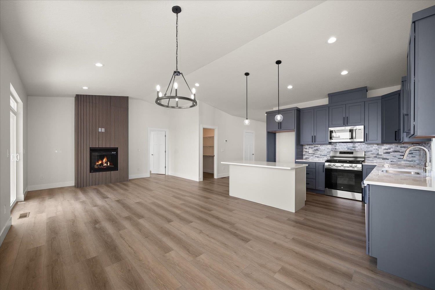 Spokane, Washington, 99208, United States, 4 Bedrooms Bedrooms, ,3 BathroomsBathrooms,Residential,For Sale,1940467