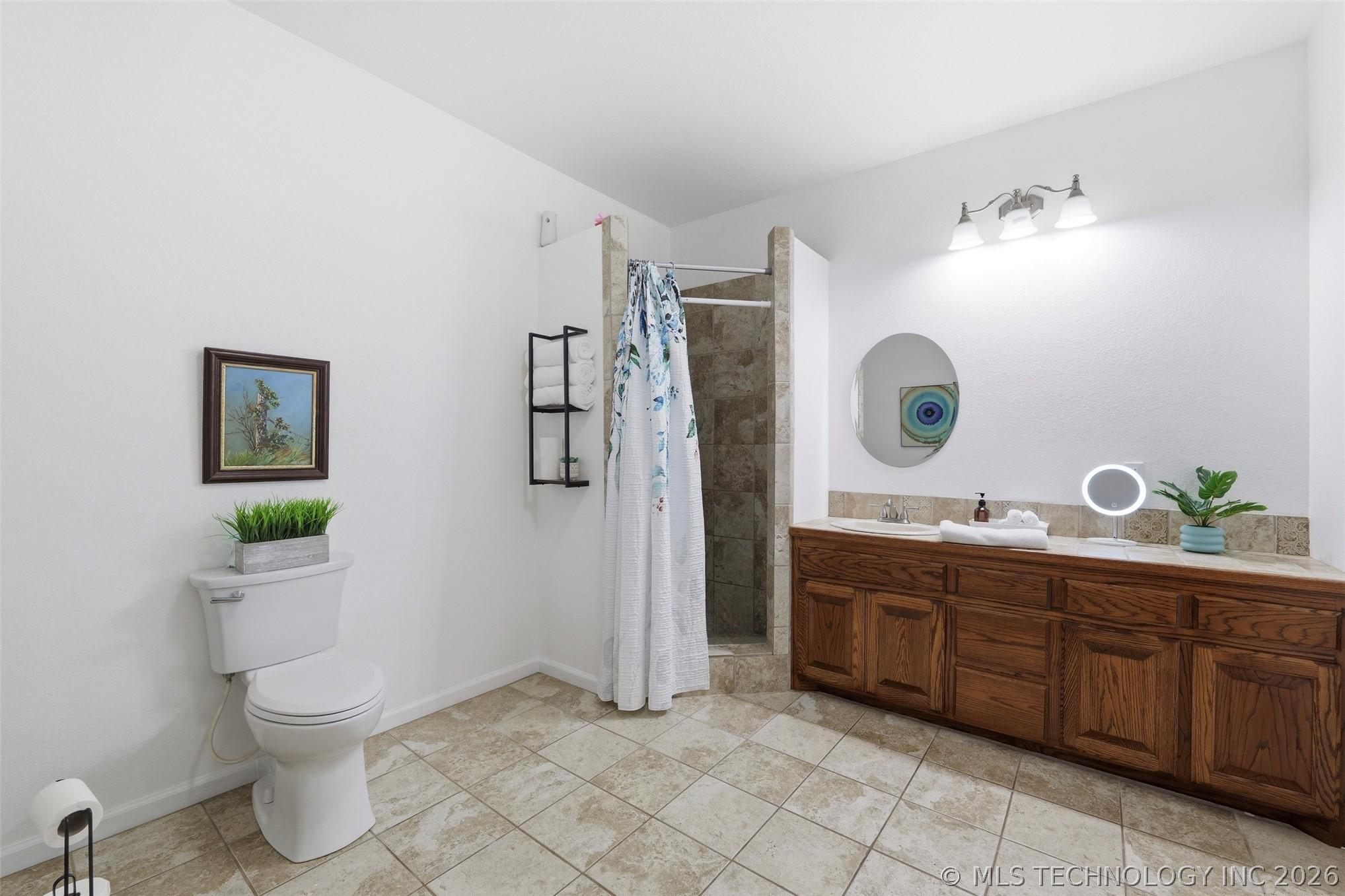Muldrow, Oklahoma, 74948, United States, 5 Bedrooms Bedrooms, ,3 BathroomsBathrooms,Residential,For Sale,2040706