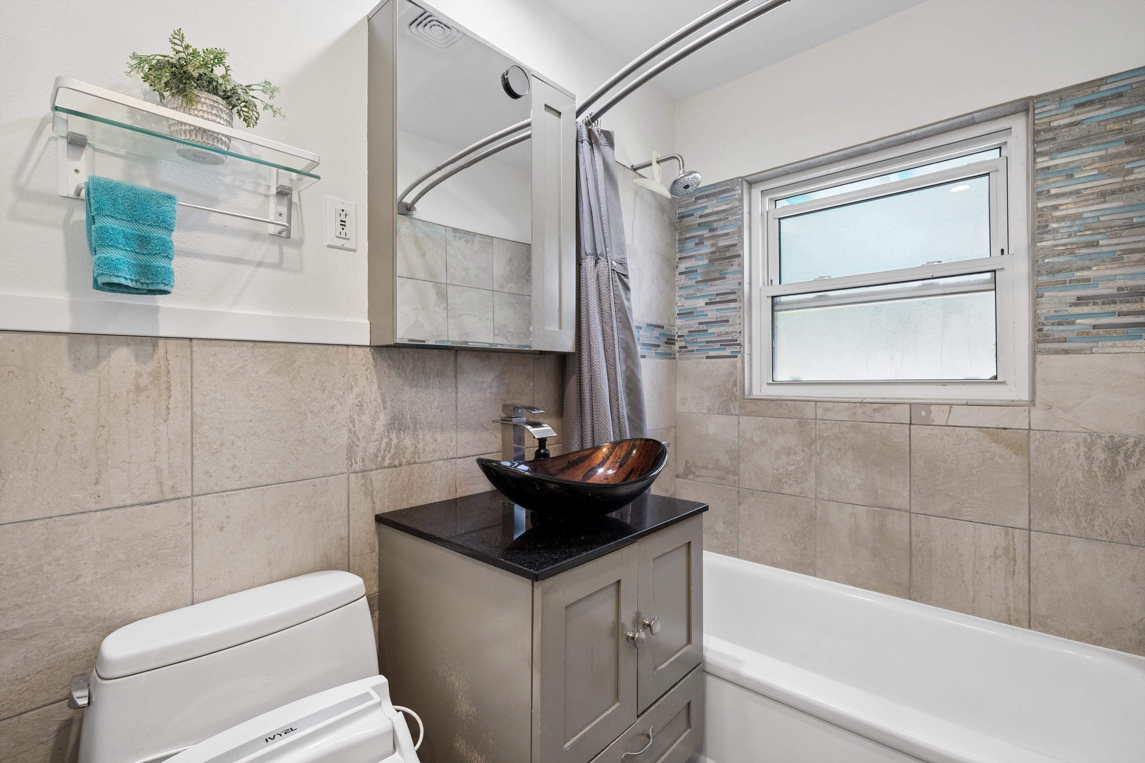  Beautifully updated and ideally positioned in sought-after University Hills - 物件實景