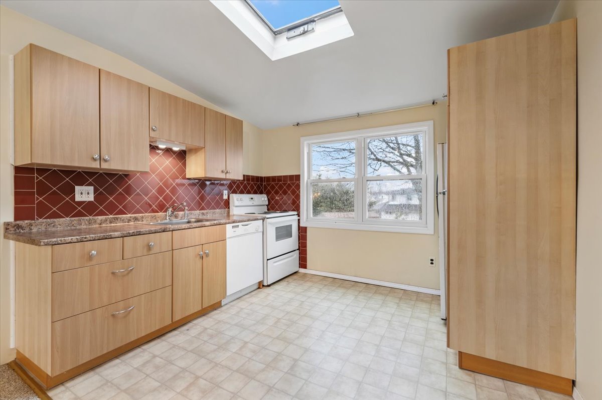 Massapequa, New York, 11758, United States, 5 Bedrooms Bedrooms, ,2 BathroomsBathrooms,Residential,For Sale,1930623