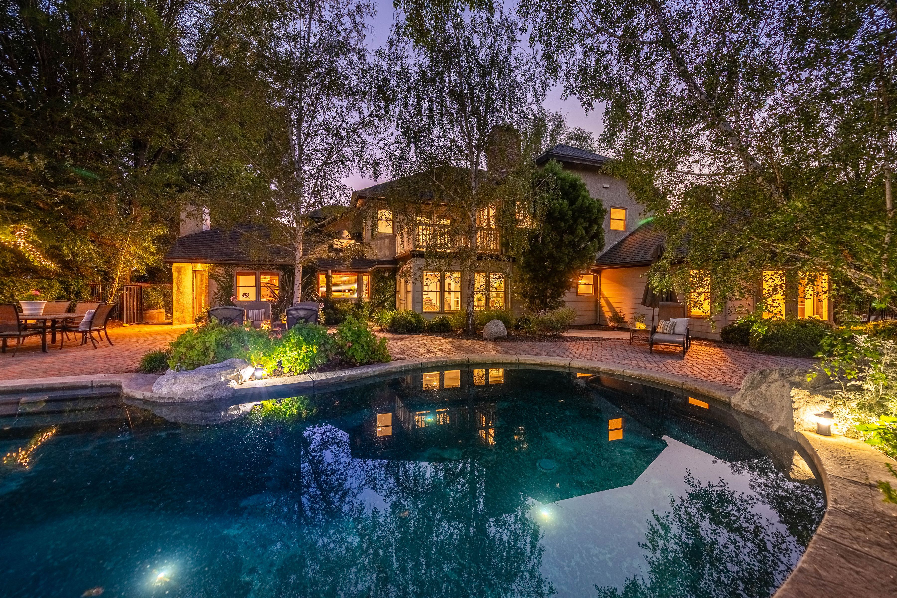  Gated Estate on Nearly 2 Acres - 物件實景