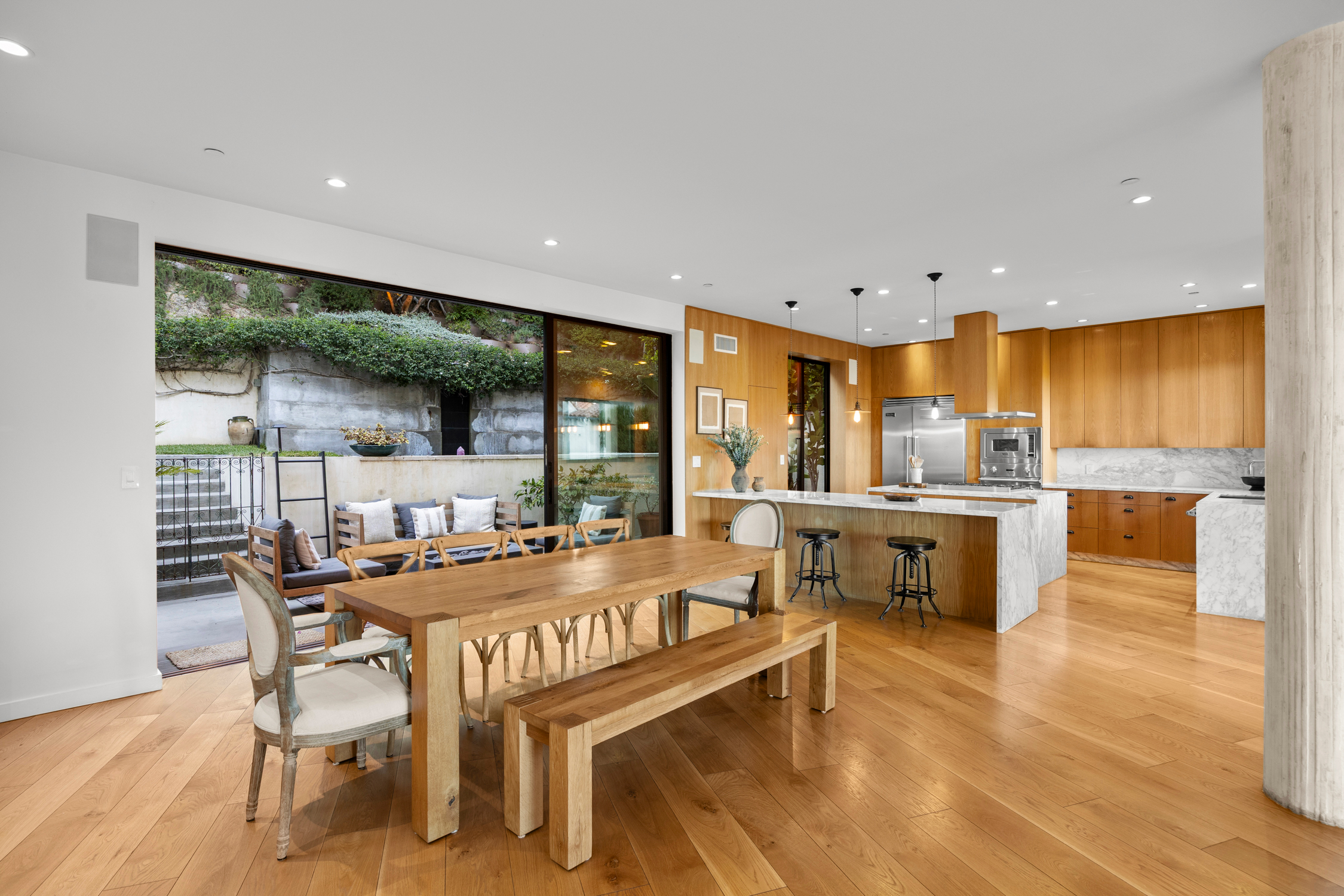  8241 Lincoln Terrace - 物件實景