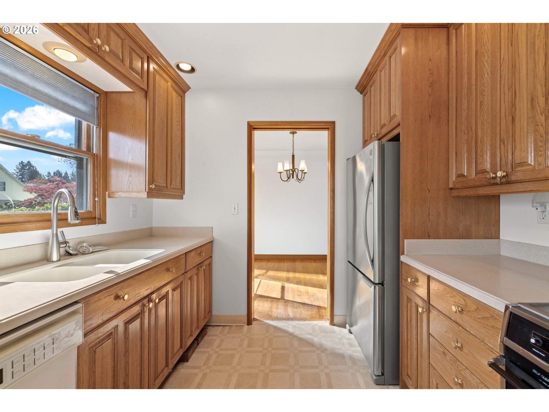 Portland, Oregon, 97230, United States, 3 Bedrooms Bedrooms, ,2 BathroomsBathrooms,Residential,For Sale,2040428