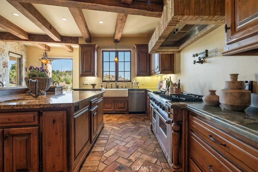 Fallbrook, California, 92028, United States, 7 Bedrooms Bedrooms, ,7 BathroomsBathrooms,Residential,For Sale,1827322
