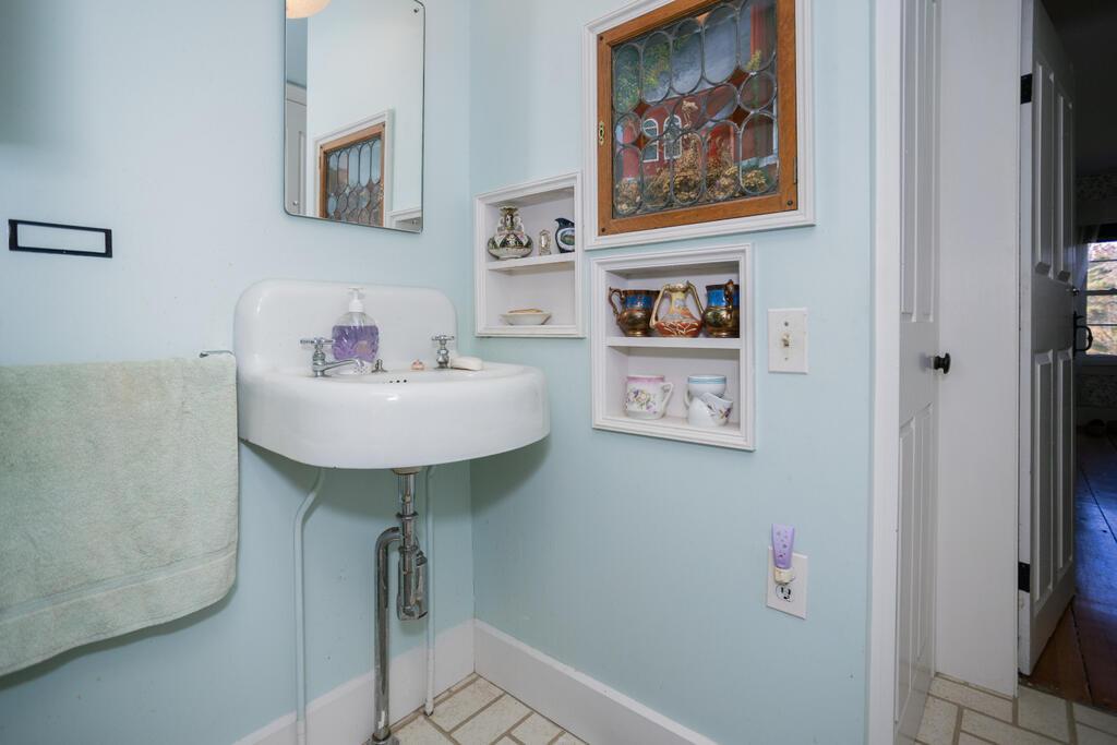 Farmington, Maine, 04938, United States, 5 Bedrooms Bedrooms, ,3 BathroomsBathrooms,Residential,For Sale,1960728