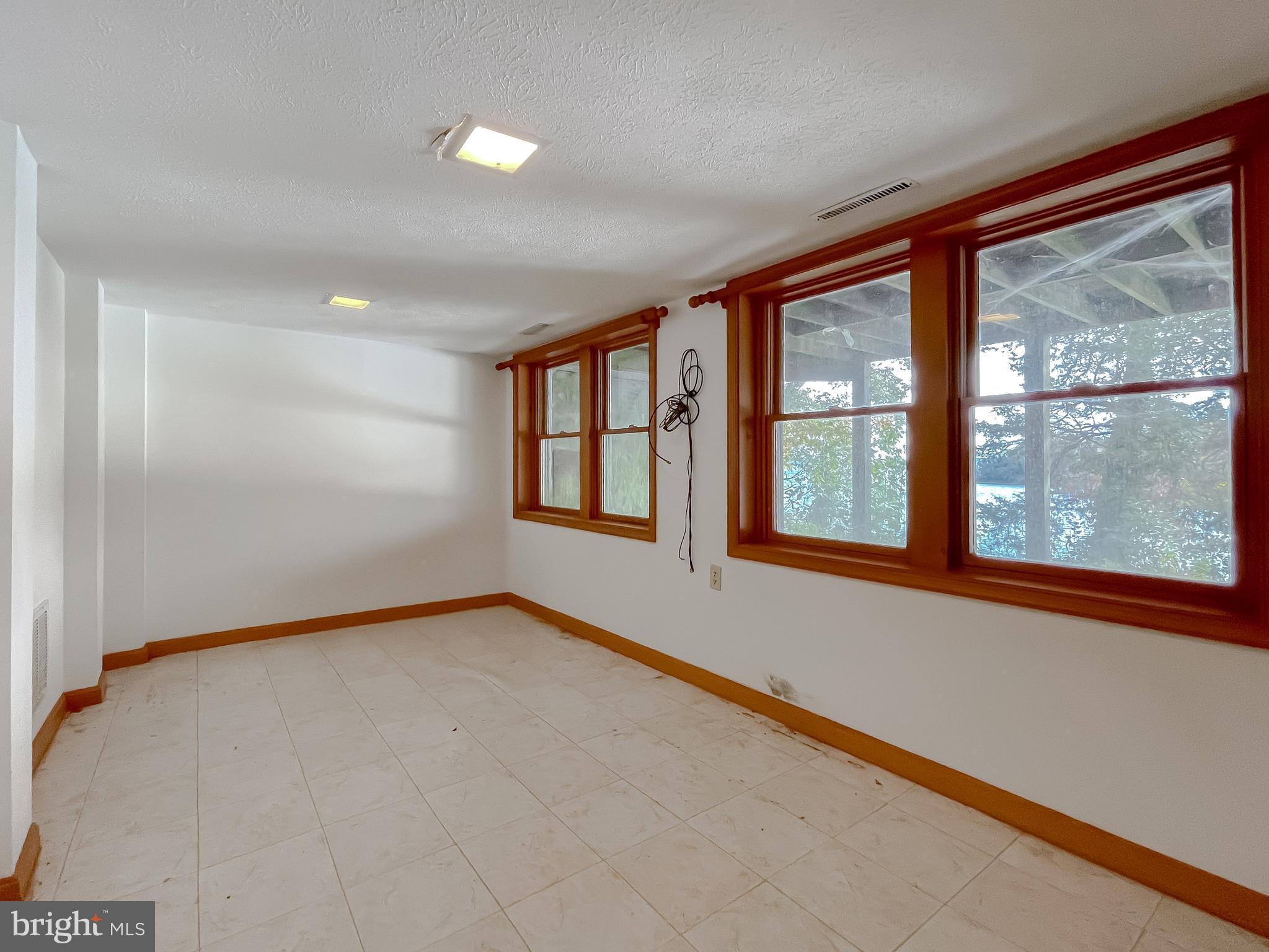 Hollywood, Maryland, 20636, United States, 3 Bedrooms Bedrooms, ,2 BathroomsBathrooms,Residential,For Sale,1977311