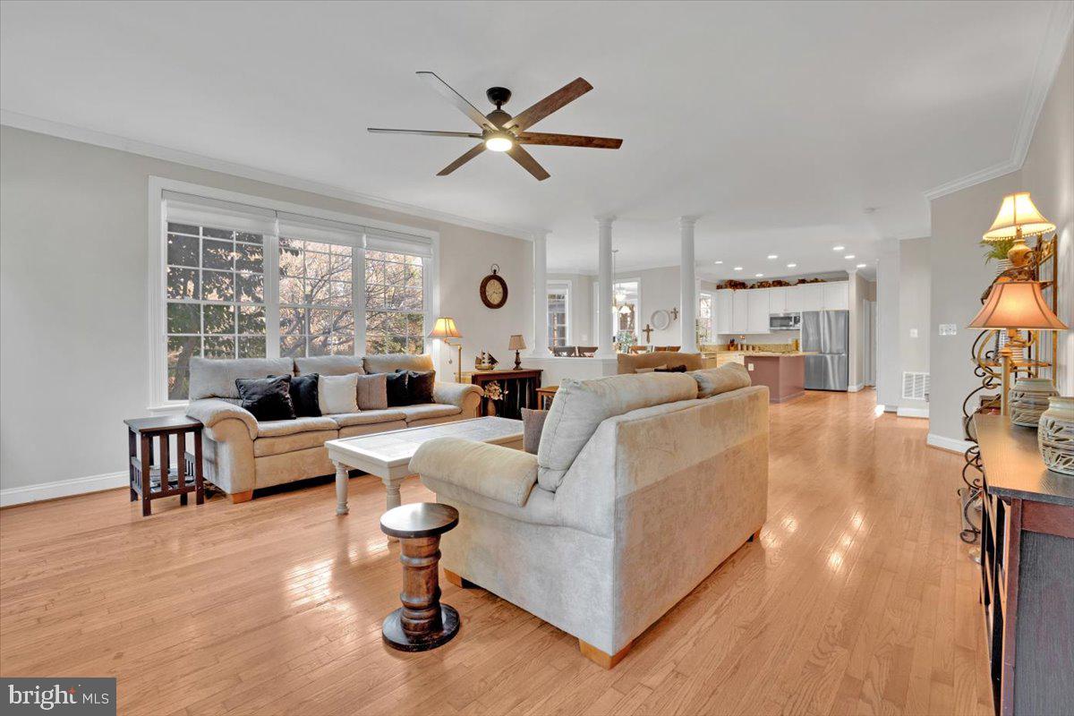 Hamilton, Virginia, 20158, United States, 4 Bedrooms Bedrooms, ,5 BathroomsBathrooms,Residential,For Sale,1987096