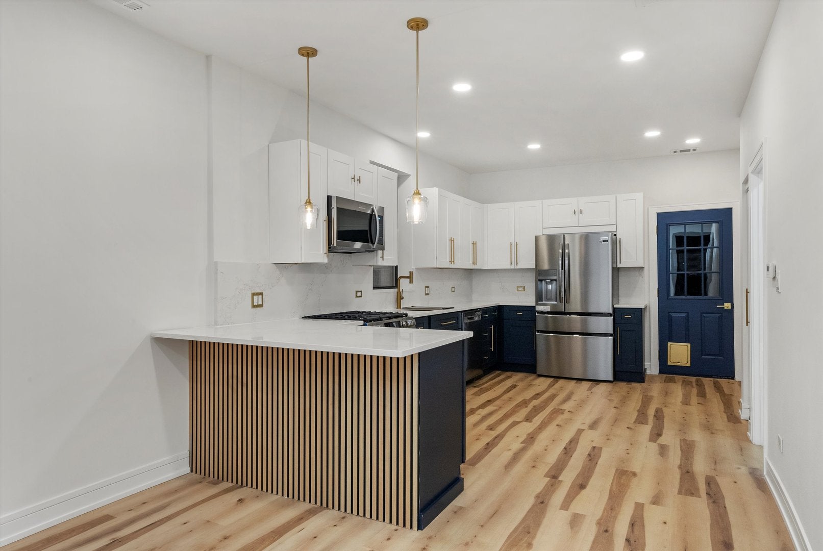 Chicago, Illinois, 60608, United States, 5 Bedrooms Bedrooms, ,3 BathroomsBathrooms,Residential,For Sale,2009072