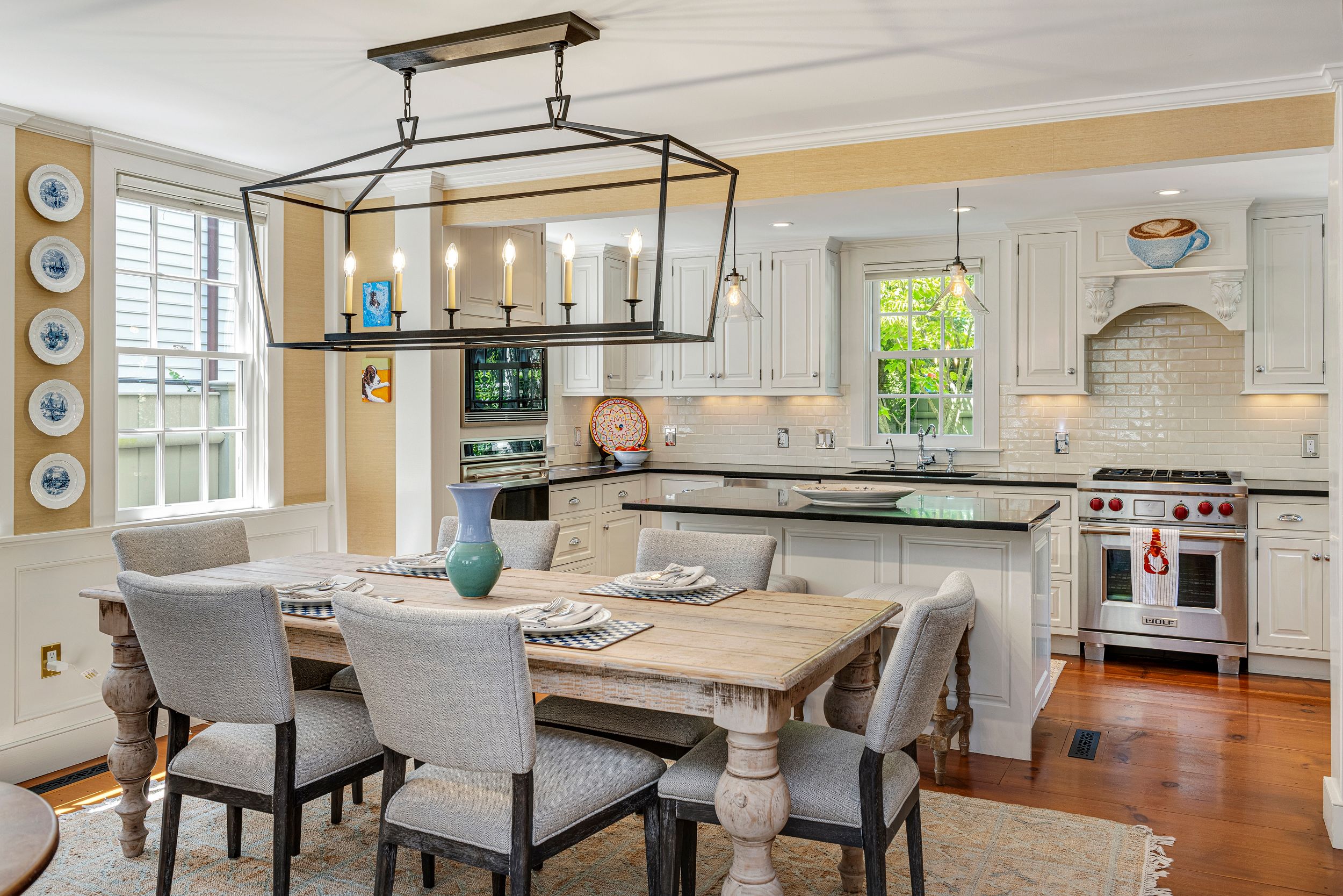  Exquisitely Renovated Home One Block from Water - 物件實景